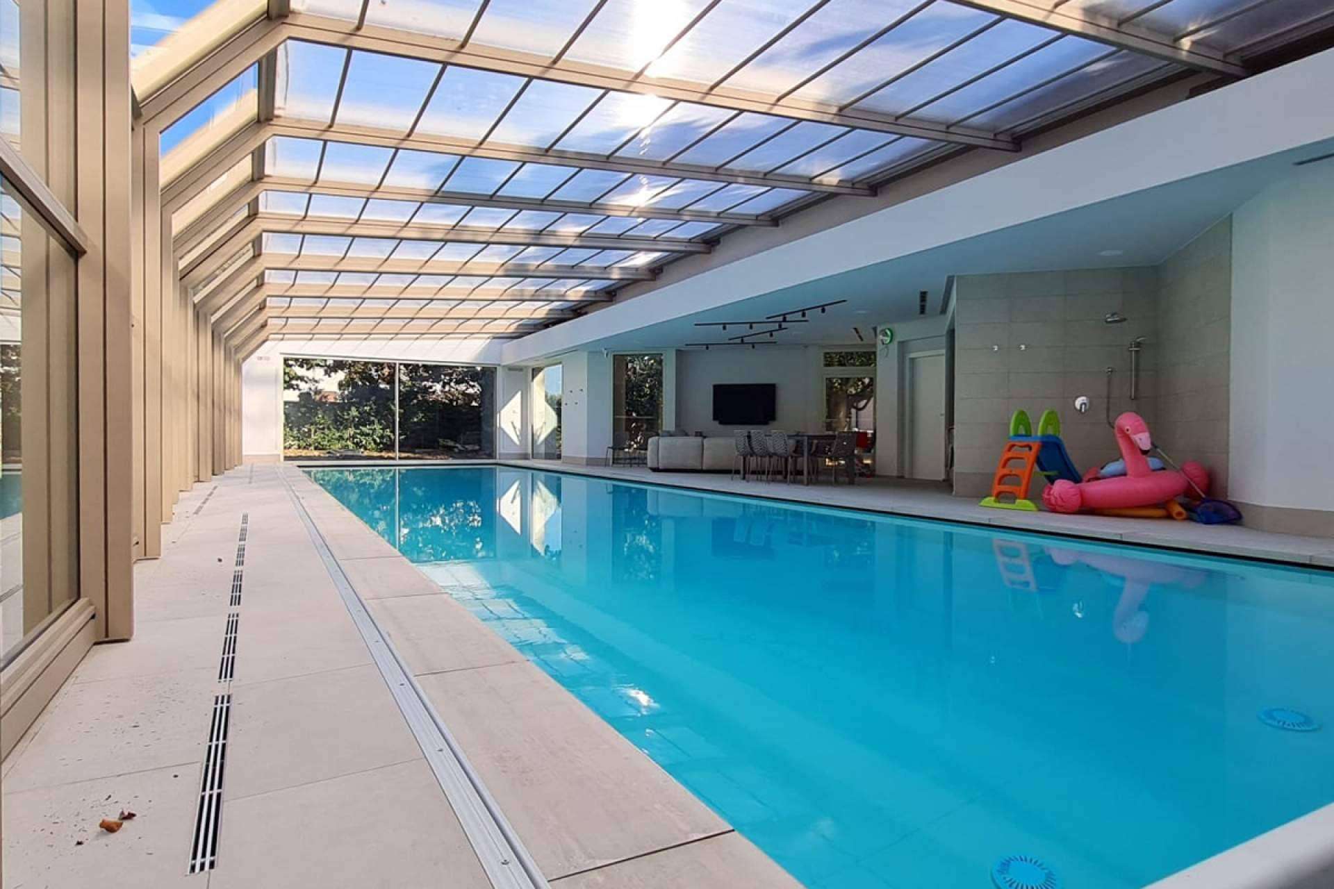 COVERTTO, una empresa especializada en la fabricación de soluciones a medida para la cubierta en piscinas