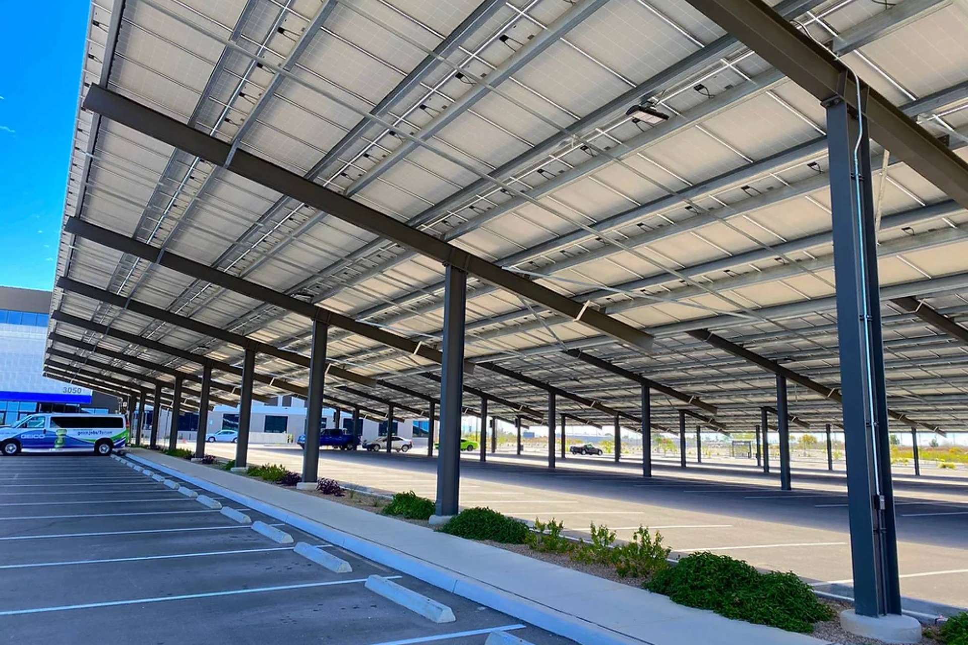 El autoconsumo fotovoltaico en marquesina es cada vez más accesible, de la mano de SpotiCharge