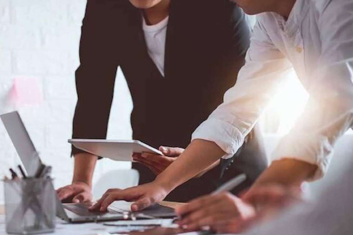 Tarifasluzpymes.com explica qué es un asesor energético para empresas y por qué será necesario en un futuro