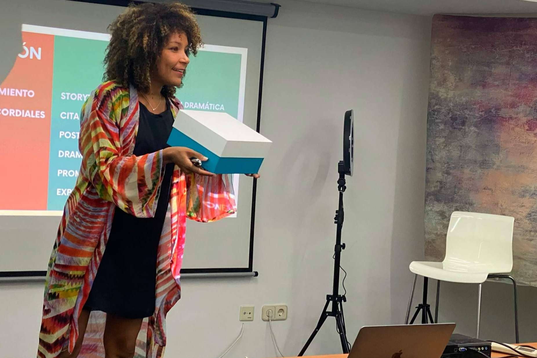 Los 8 errores más frecuentes al hablar en público, por la experta en habilidades de comunicación Esther Nguema