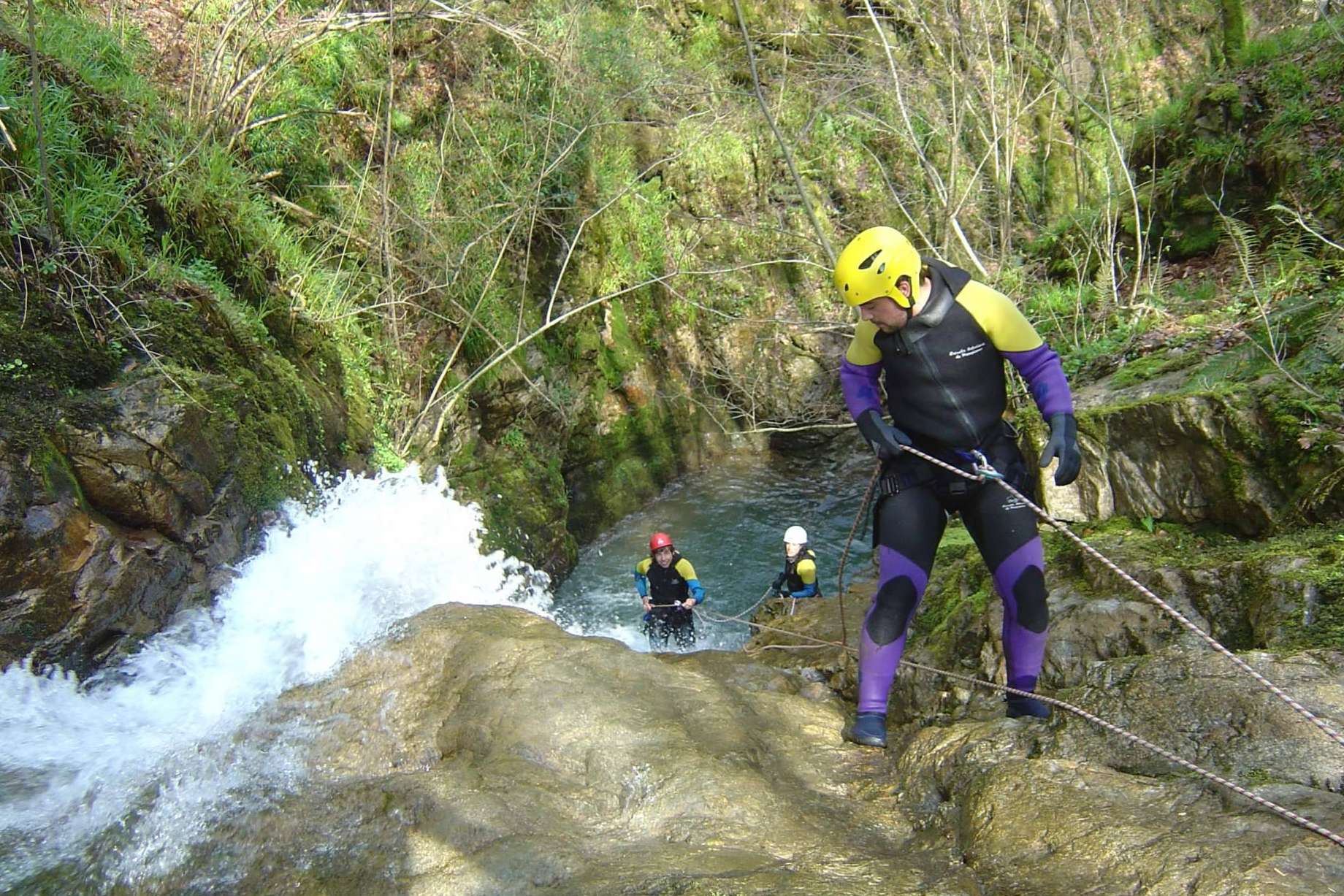 Actividades de turismo activo y aventura en Asturias con la escuela de piragüismo RanaSella