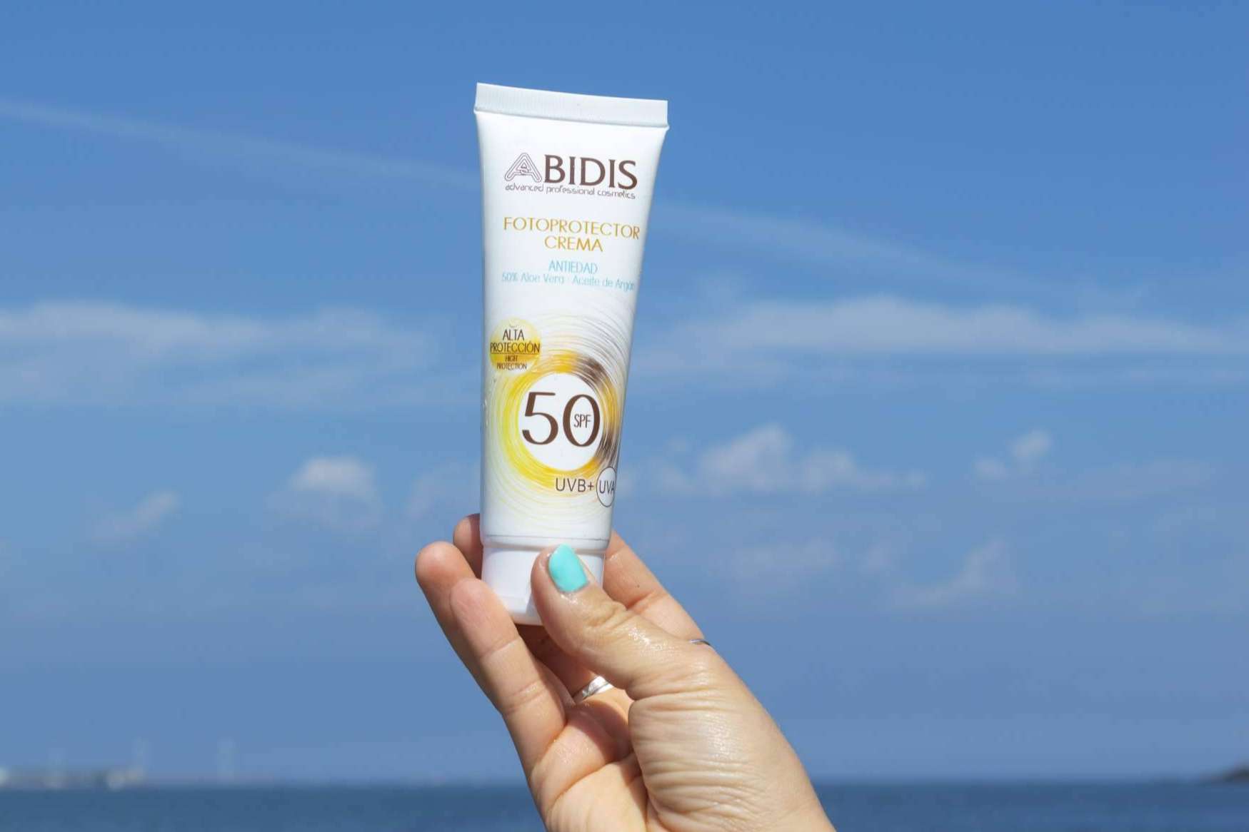 Cremas solares con aloe vera para cuidar la piel en verano, en ABIDIS