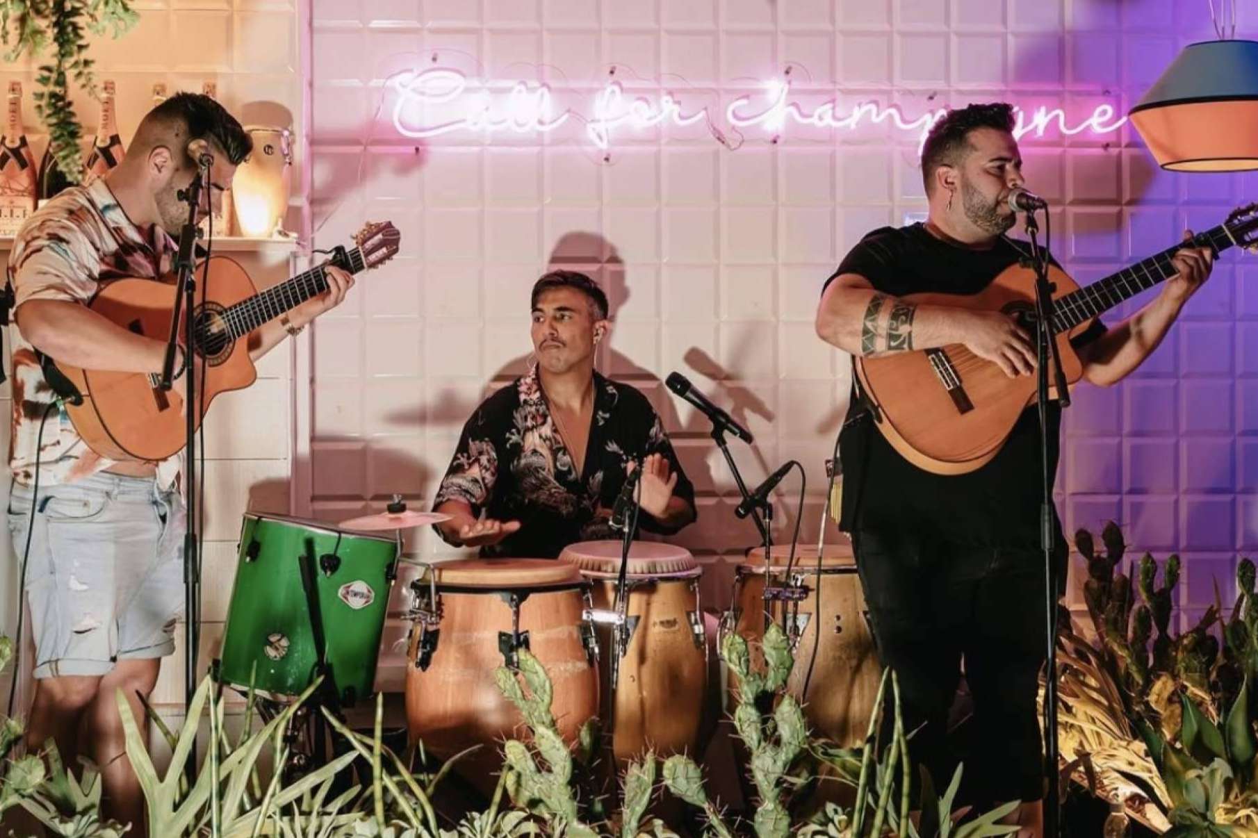 Cena con música en vivo de la mano de Rumbita Barcelona