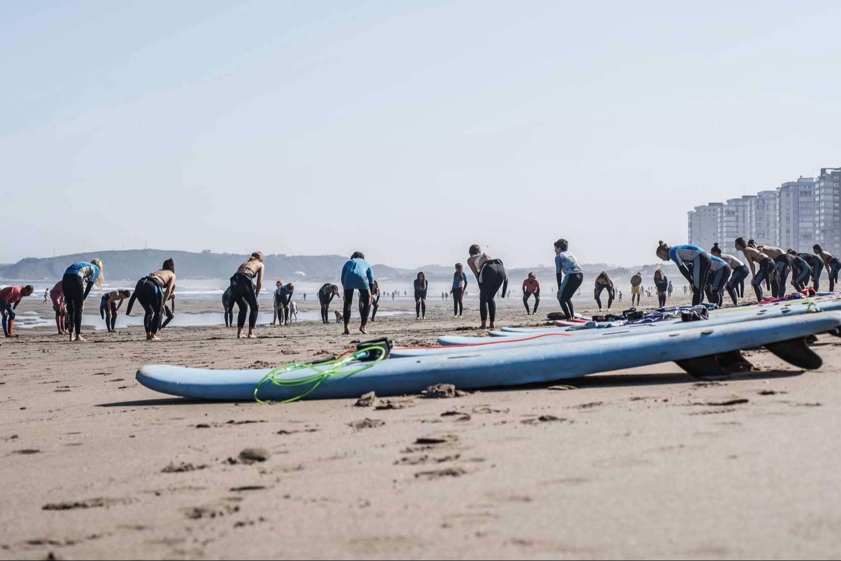 Ambiente beach lifestyle y surf de la mano de Family Surfers - Surfcamp Las Dunas