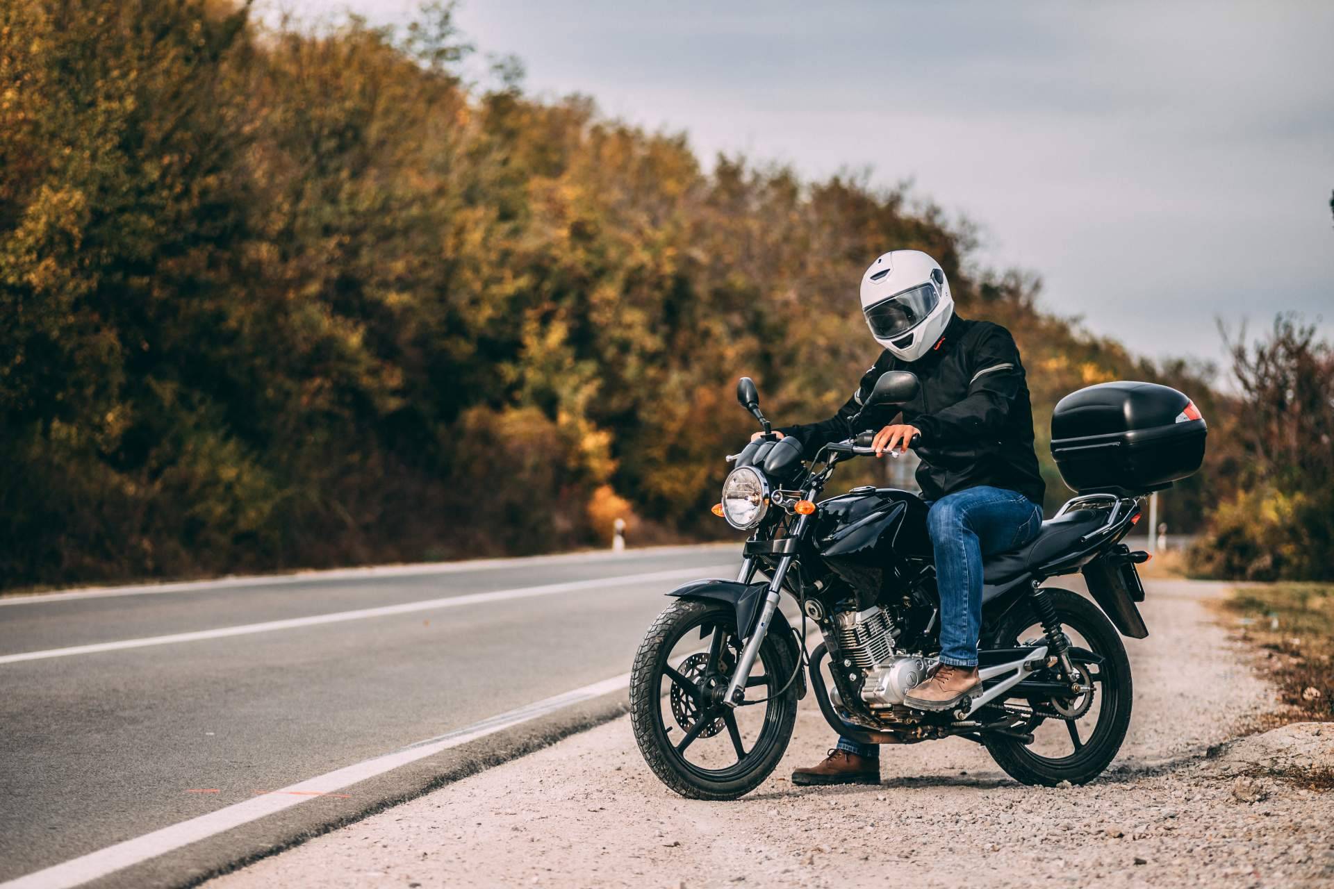 Ropa de moto Barcelona de marcas como REV'IT!, disponible en MOTÓNITY