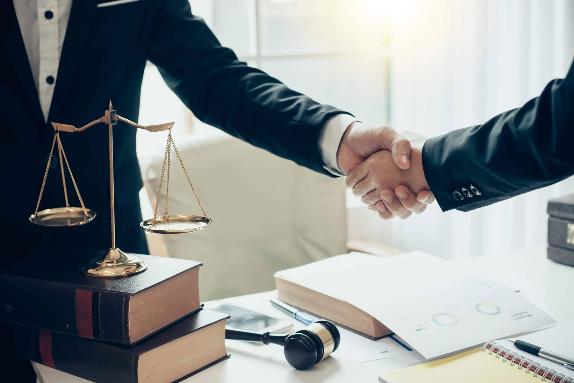 Bazán Abogados expone las preguntas más repetidas acerca del uso compartido de bienes comunes en comunidades de vecinos