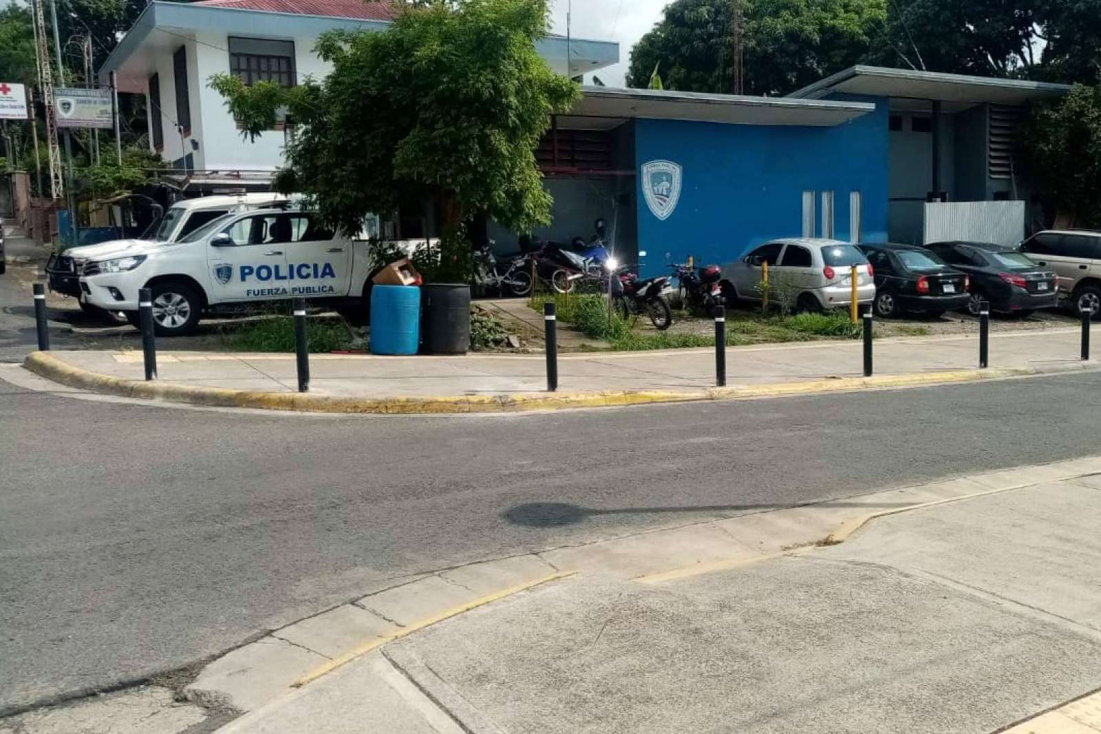 Finaliza la instalación de las pilonas rígidas de plástico reciclado en Costa Rica de Abadecom