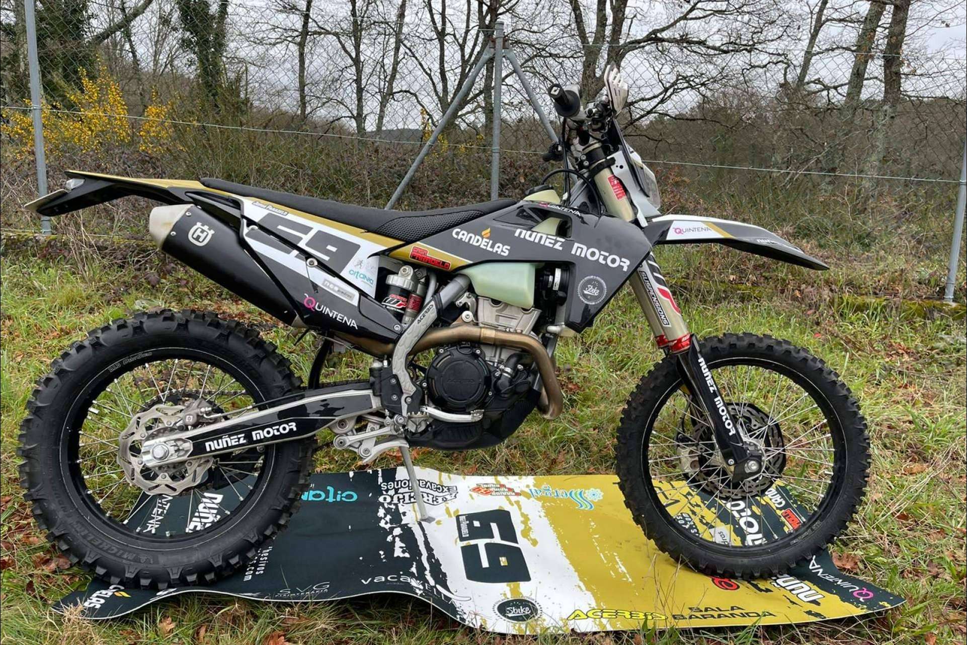 Personalización de motos a través de las pegatinas para motos de ADHESIVOSEMBARRADOS