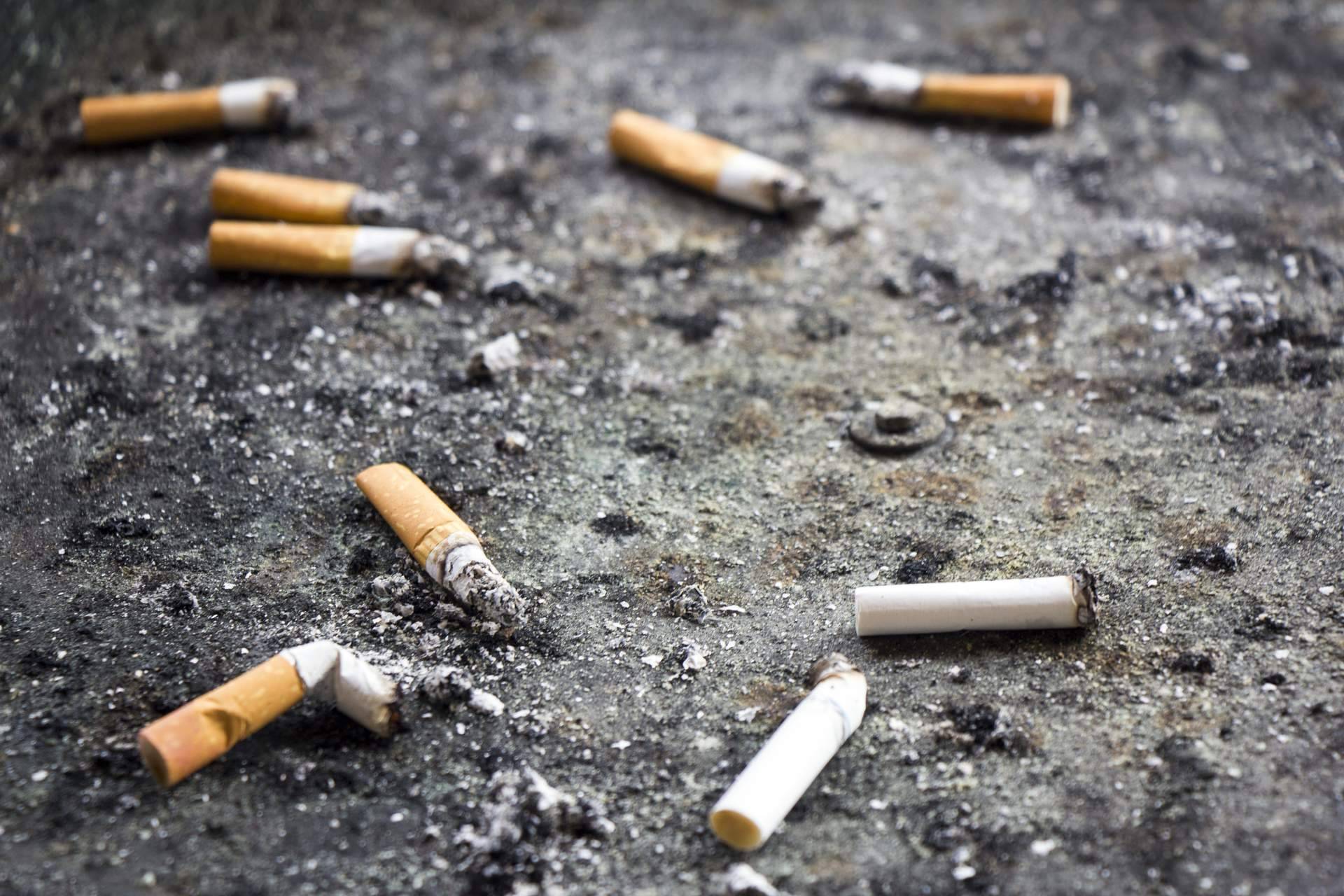 ¿Dónde se pueden tirar las colillas de los cigarros?