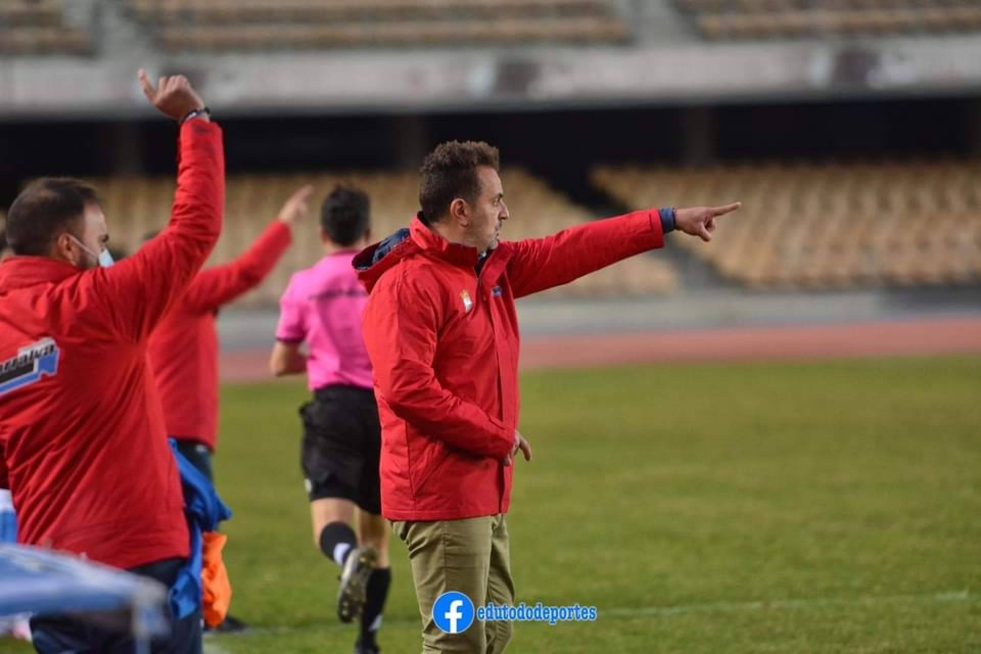 Joaquín Poveda, la trayectoria y el futuro de un entrenador de fútbol profesional UEFA Pro