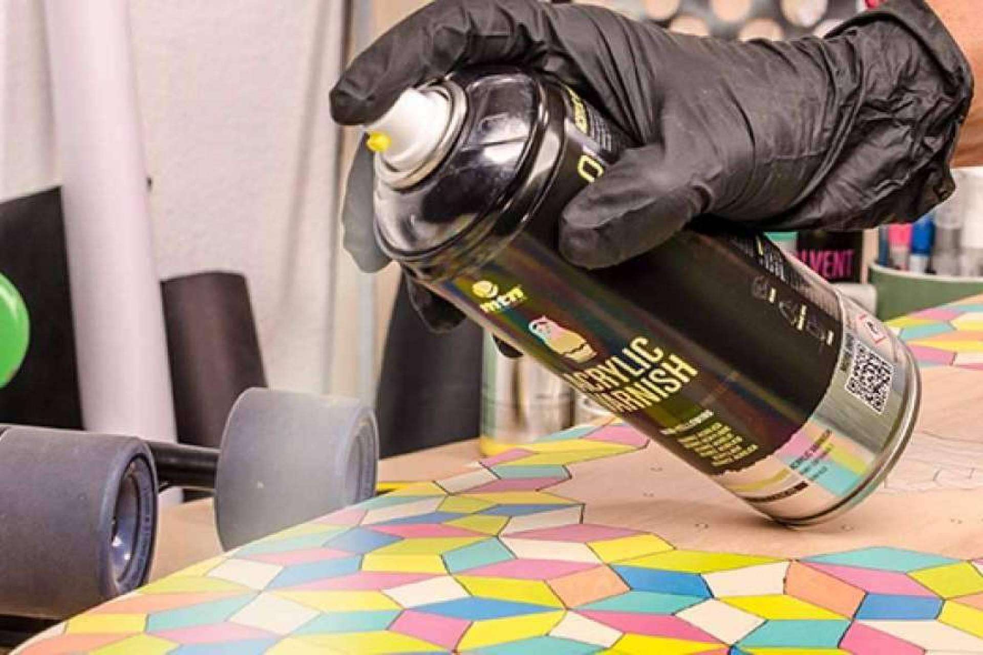 El spray NBQ para grafitis, uno de los favoritos por los artistas, está disponible en Tupinturaonline.com