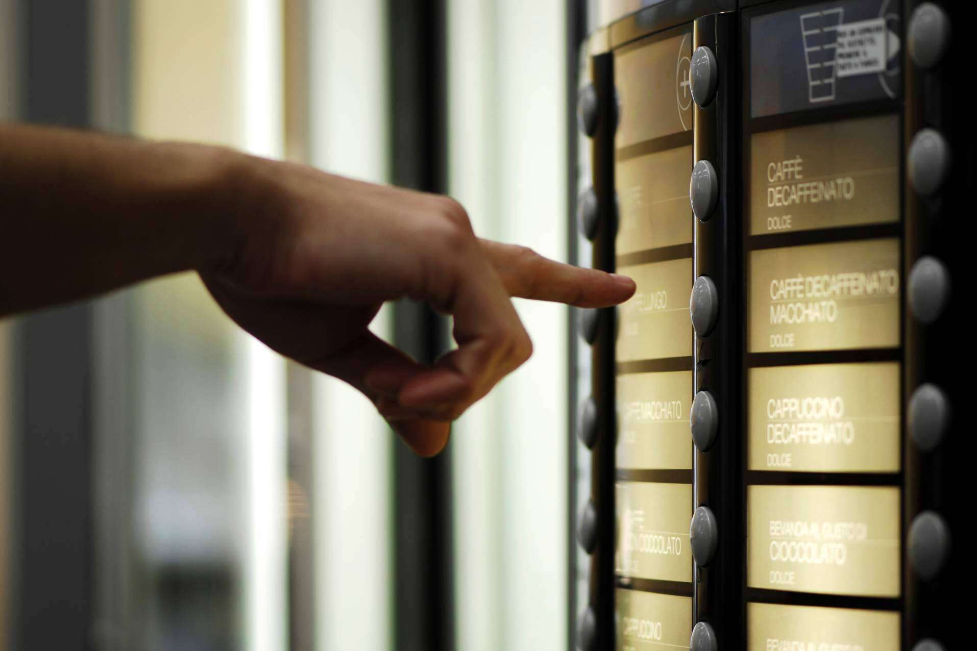 Un servicio 24 horas ideal para hoteles y casas rurales son las máquinas vending, por C&B Señor