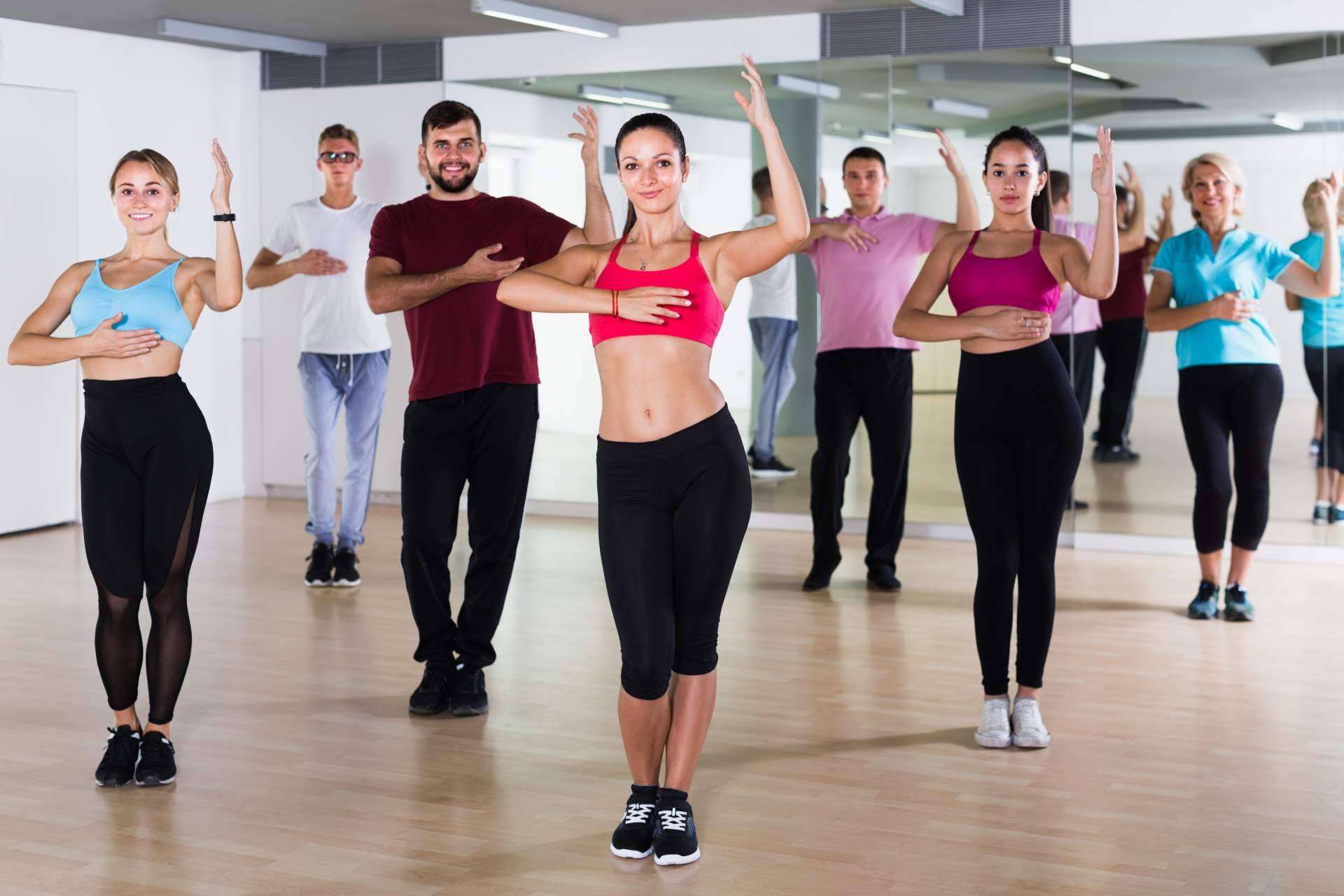 ¿Qué beneficios para la salud aporta el baile en línea?