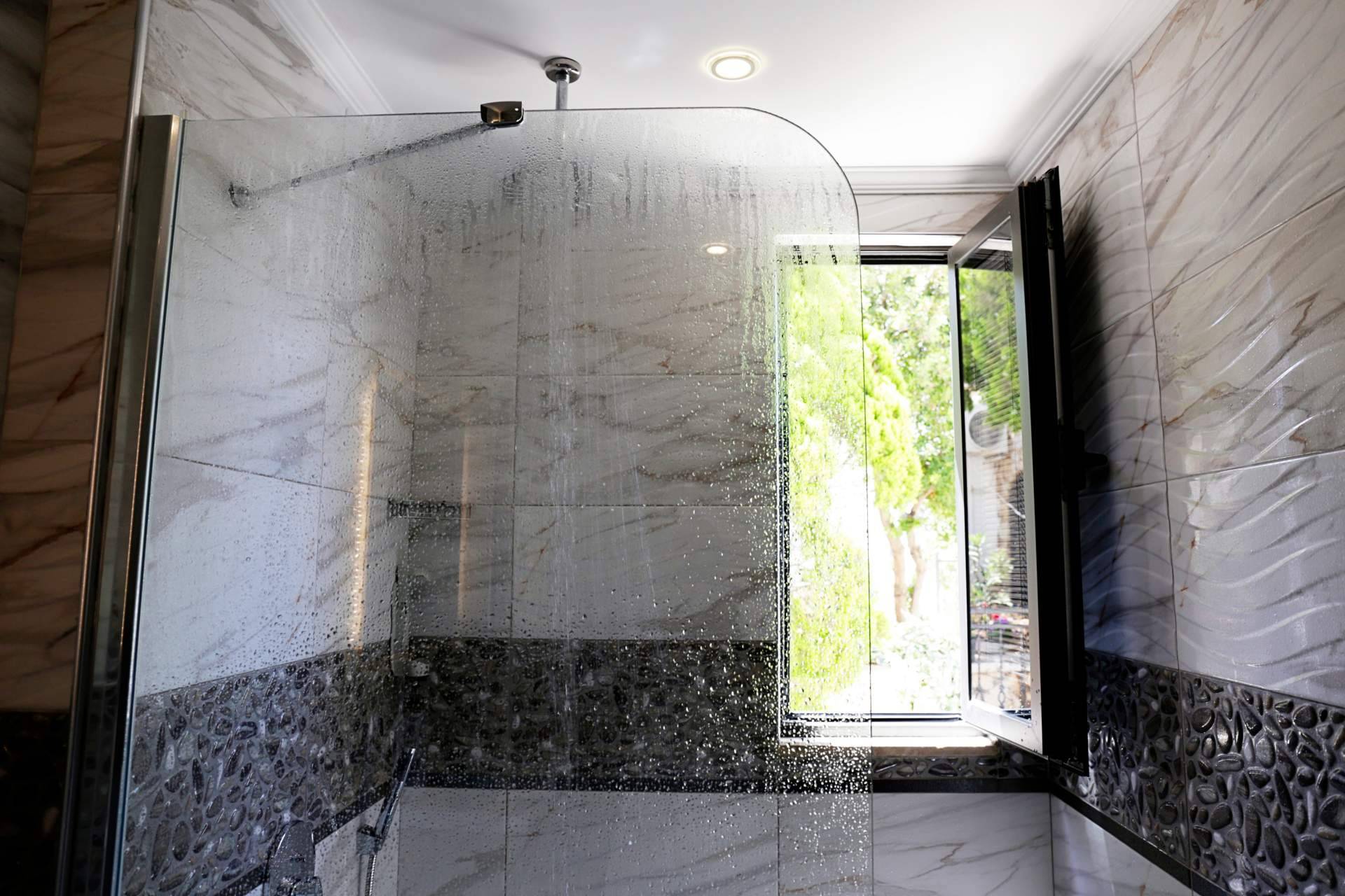 ¿Cómo elegir mampara de ducha y espejo de baño?, por Balnearian