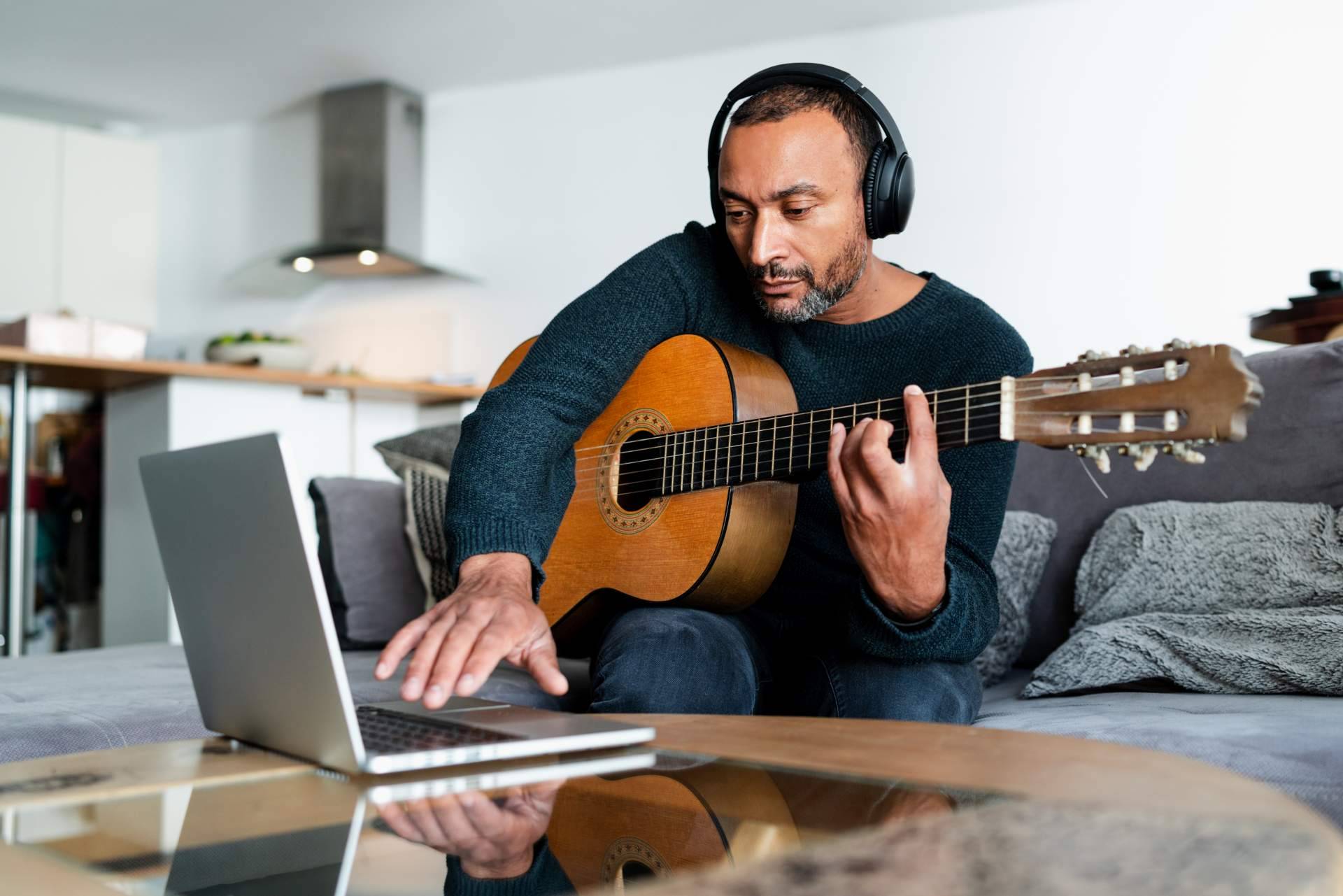 La Escuela de Música Erizo y sus clases de guitarra online. Divertidas y personalizadas