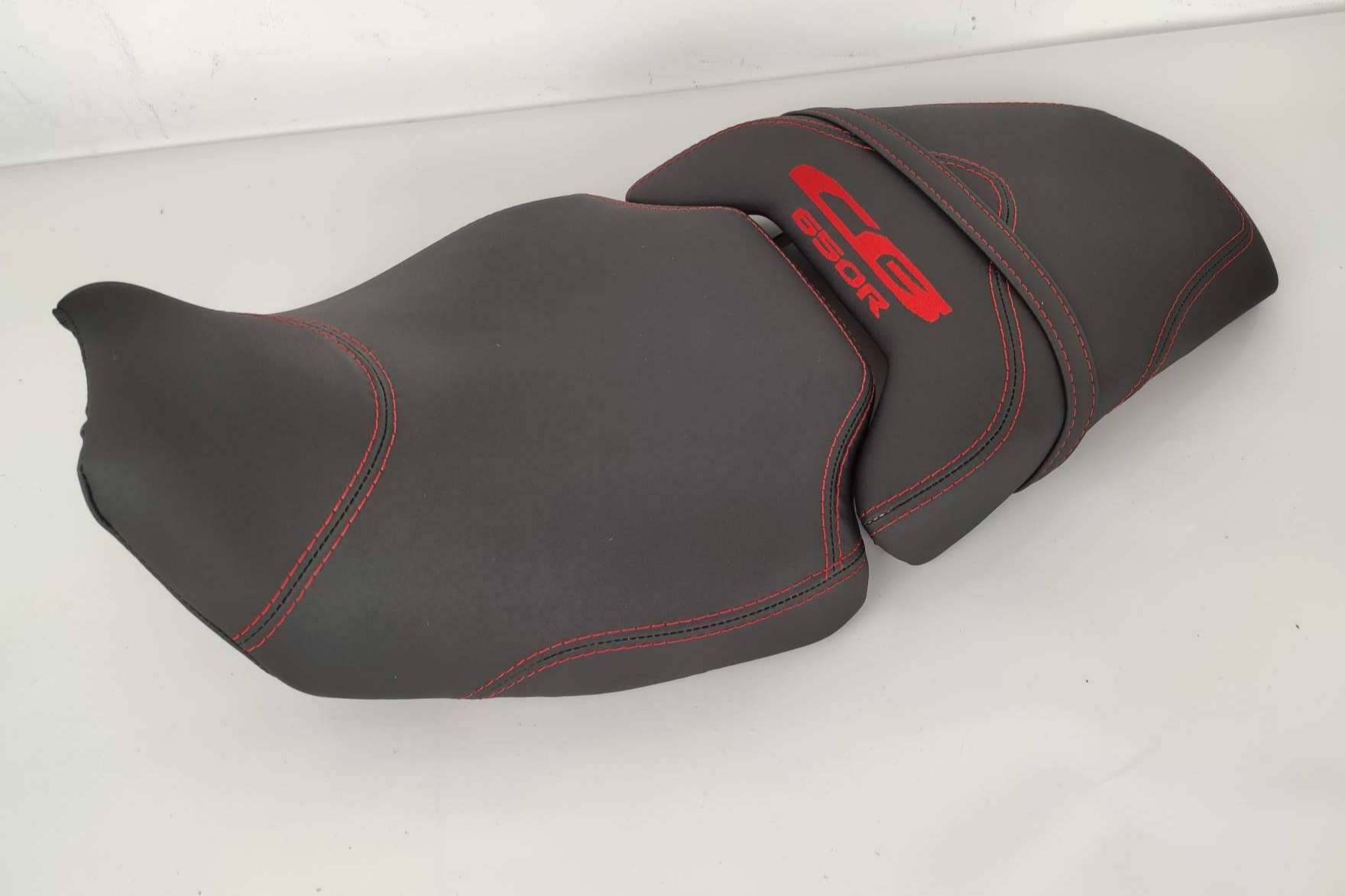 Disponer de un asiento de moto cómodo para viajar es fundamental, por JM-FUNDAS