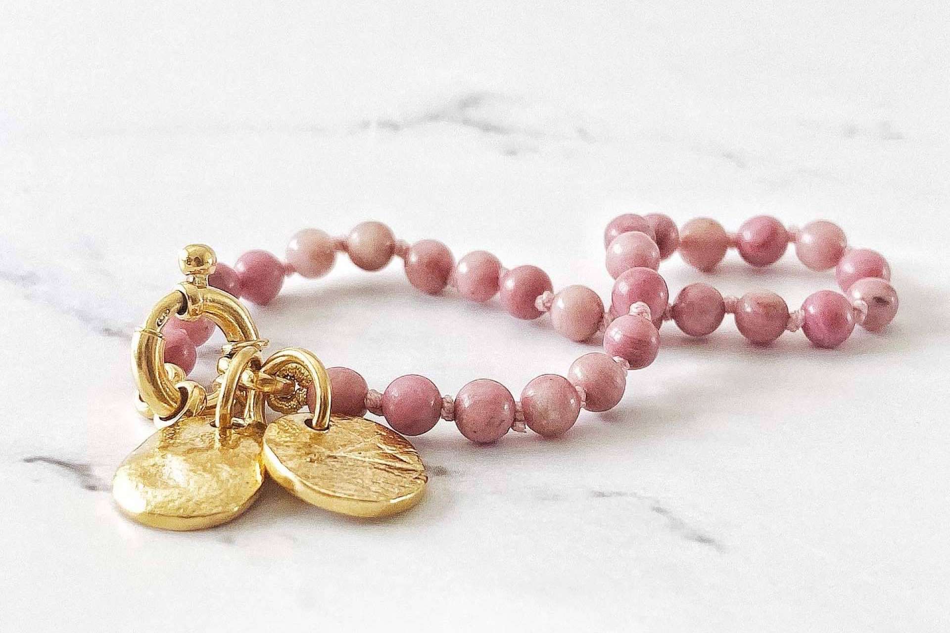 Regalar amor con las joyas personalizadas con la huella grabada de Dejando Huella Joyas