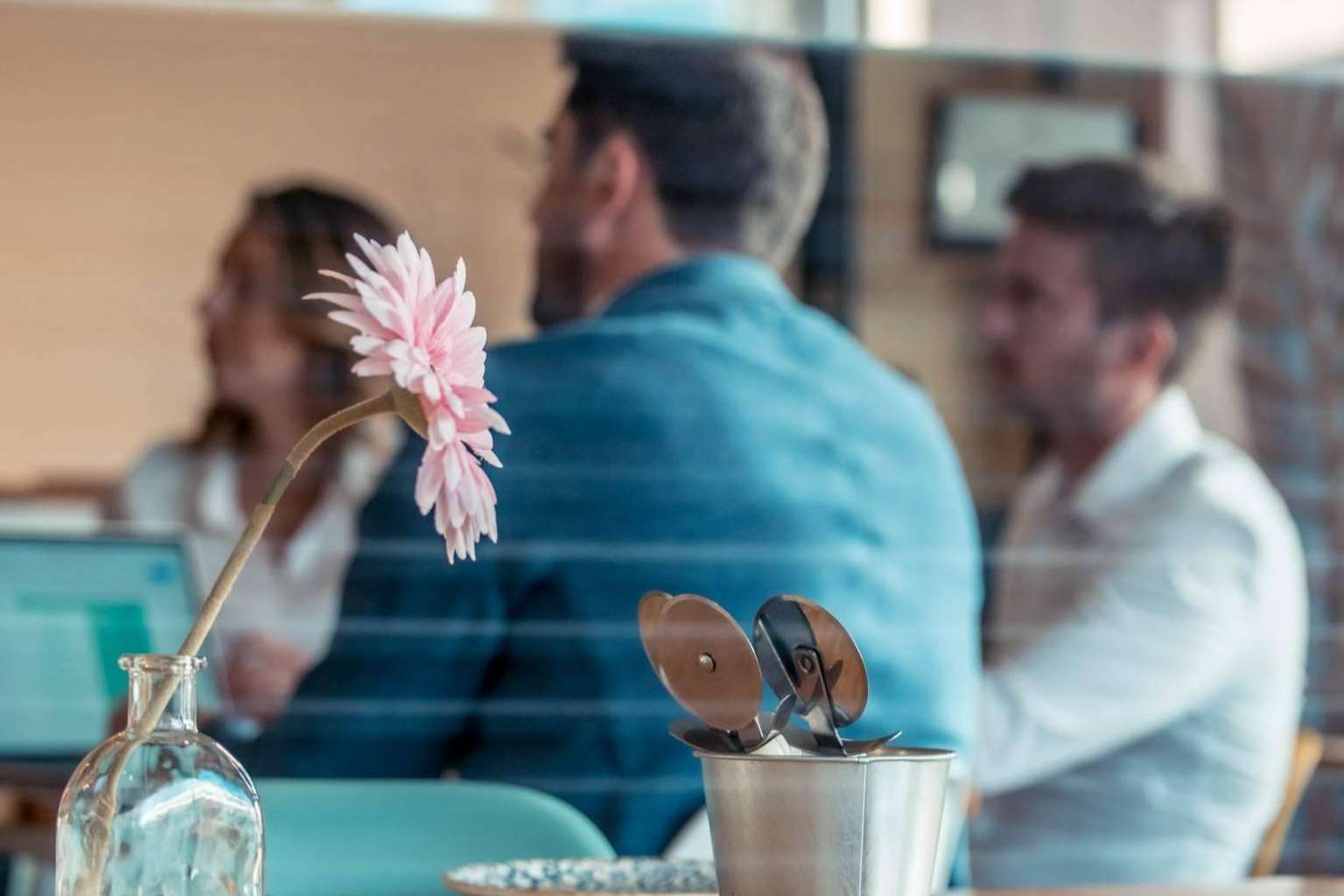 ¿Cómo combatir la falta de personal en hostelería con los servicios de SMquatro?