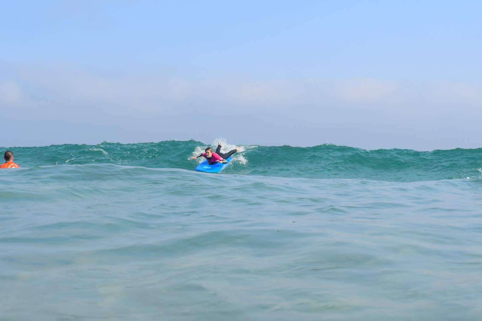 Campamentos de surf para aprender en verano, de la mano de Watsay Surf School