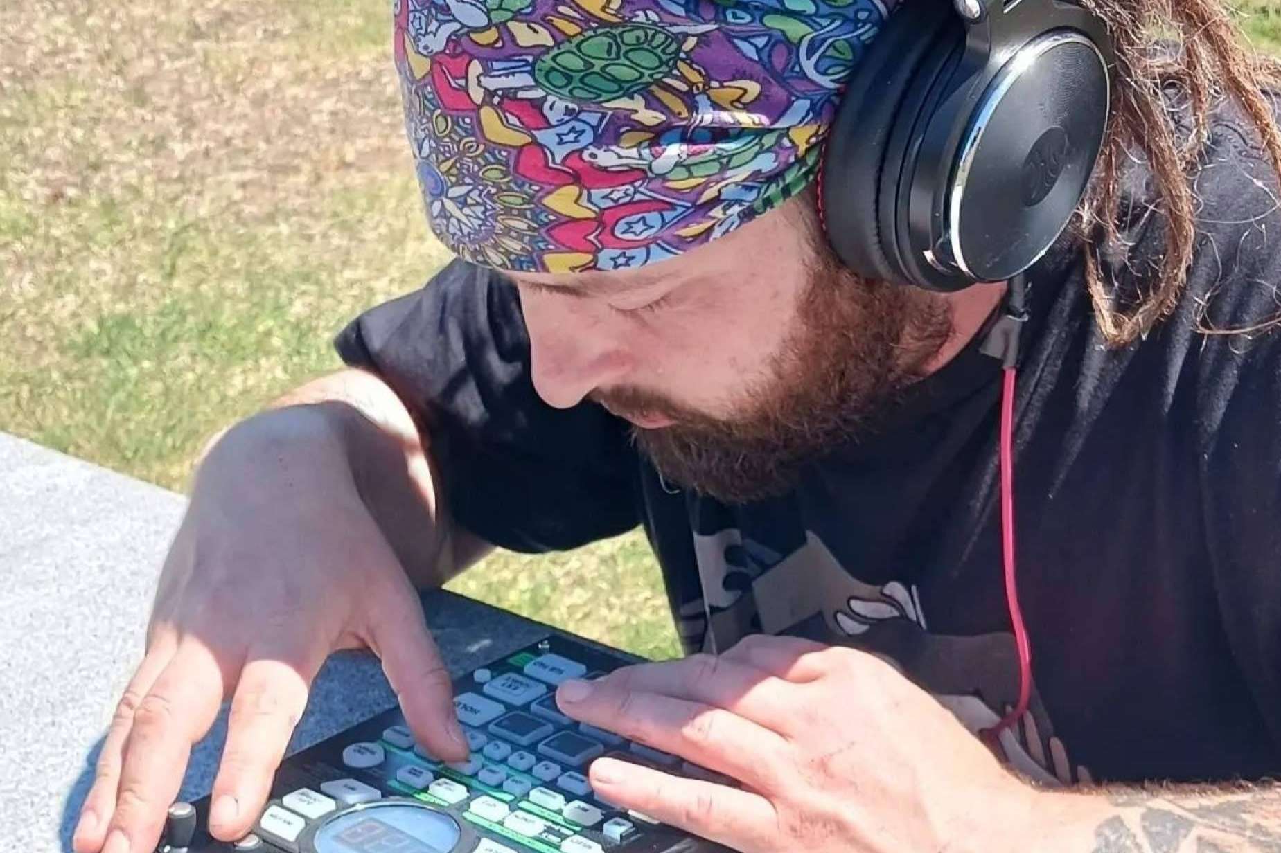 Aulover ofrece auriculares profesionales para realizadores de películas y locutores