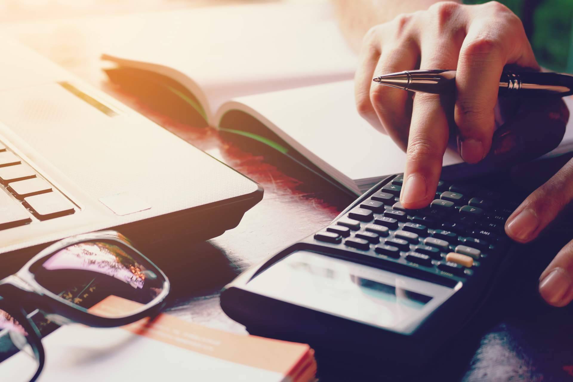 Reunificar deudas obteniendo dinero con menos intereses, ampliando la hipoteca
