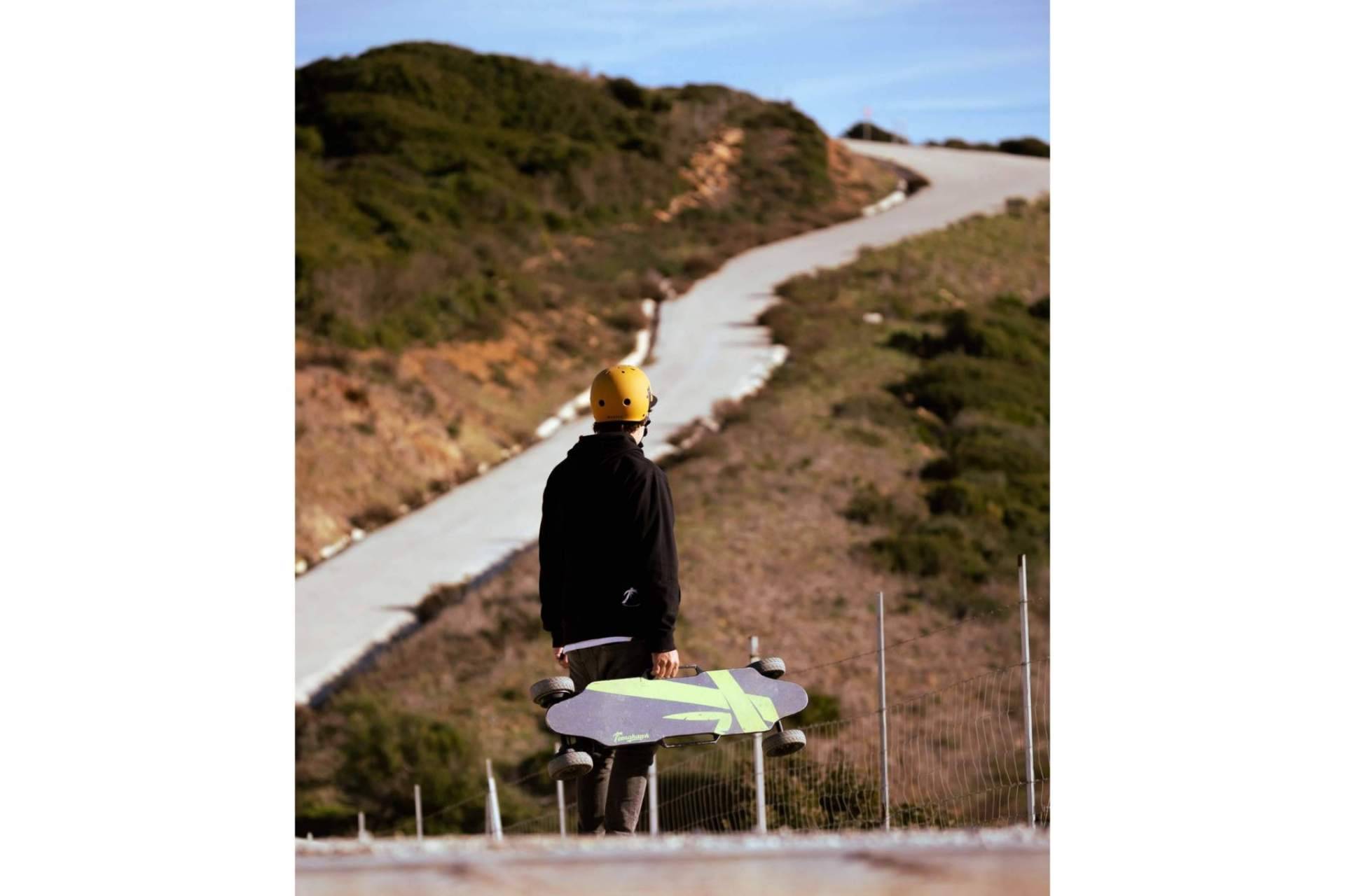 Diseñar y comercializar skateboards eléctricos en la tienda Tomahawk Skateboards