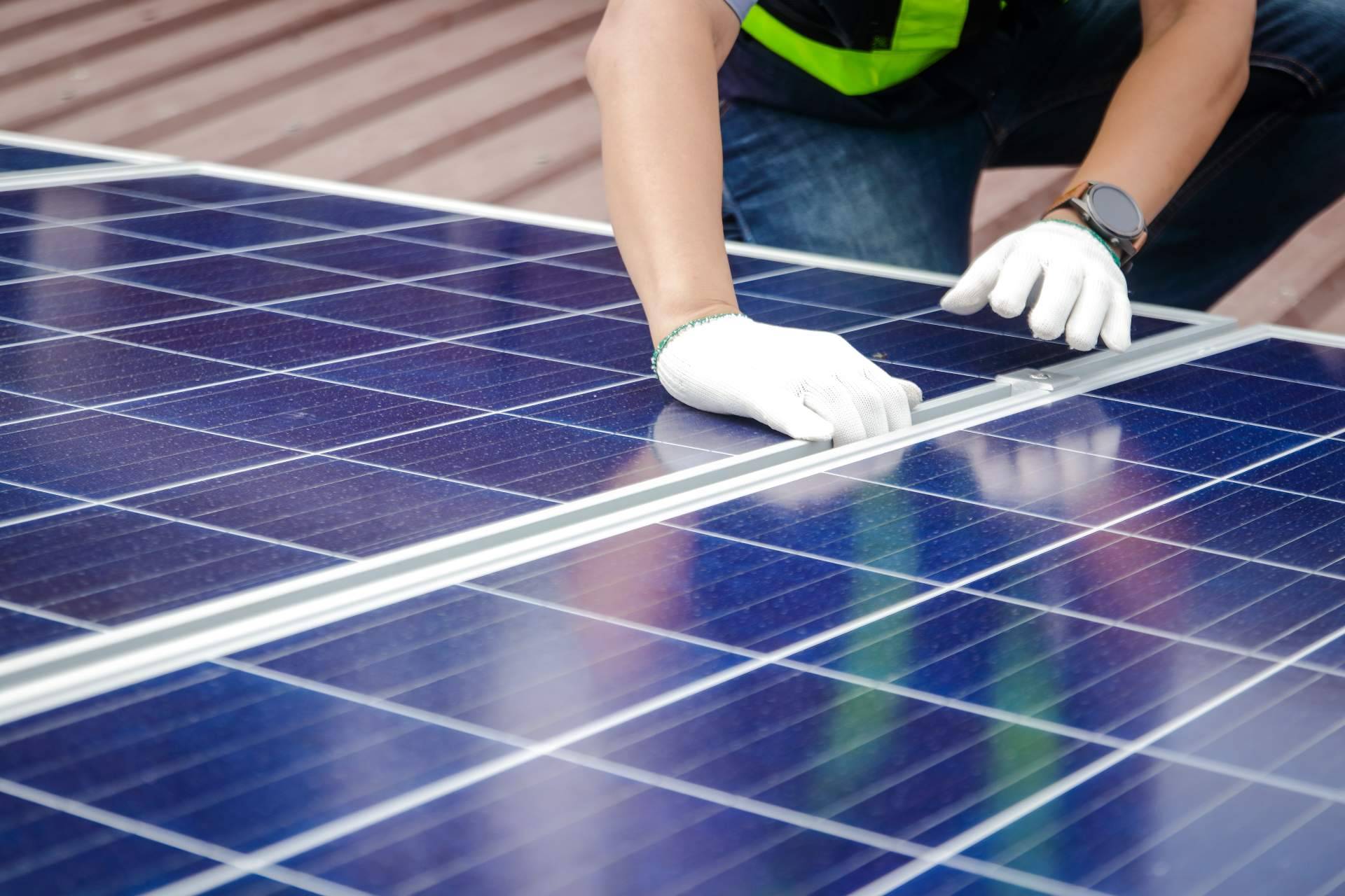 El servicio integral de Ingeniería MASRED para instalar placas solares, desde el asesoramiento inicial a la instalación