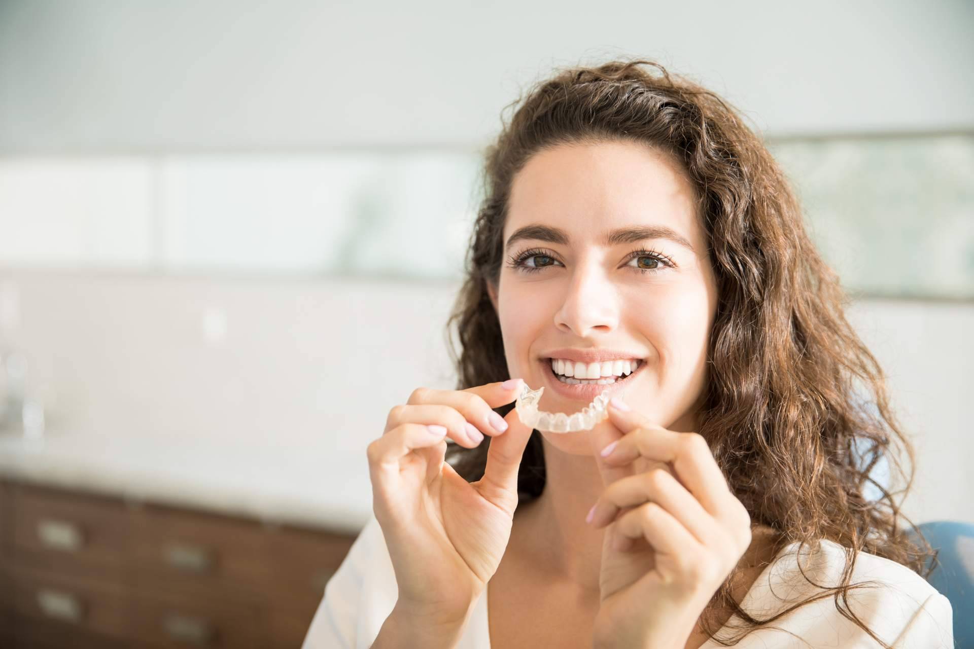 Clínica Dental Agudo Rosa sobre las ventajas de la ortodoncia invisible