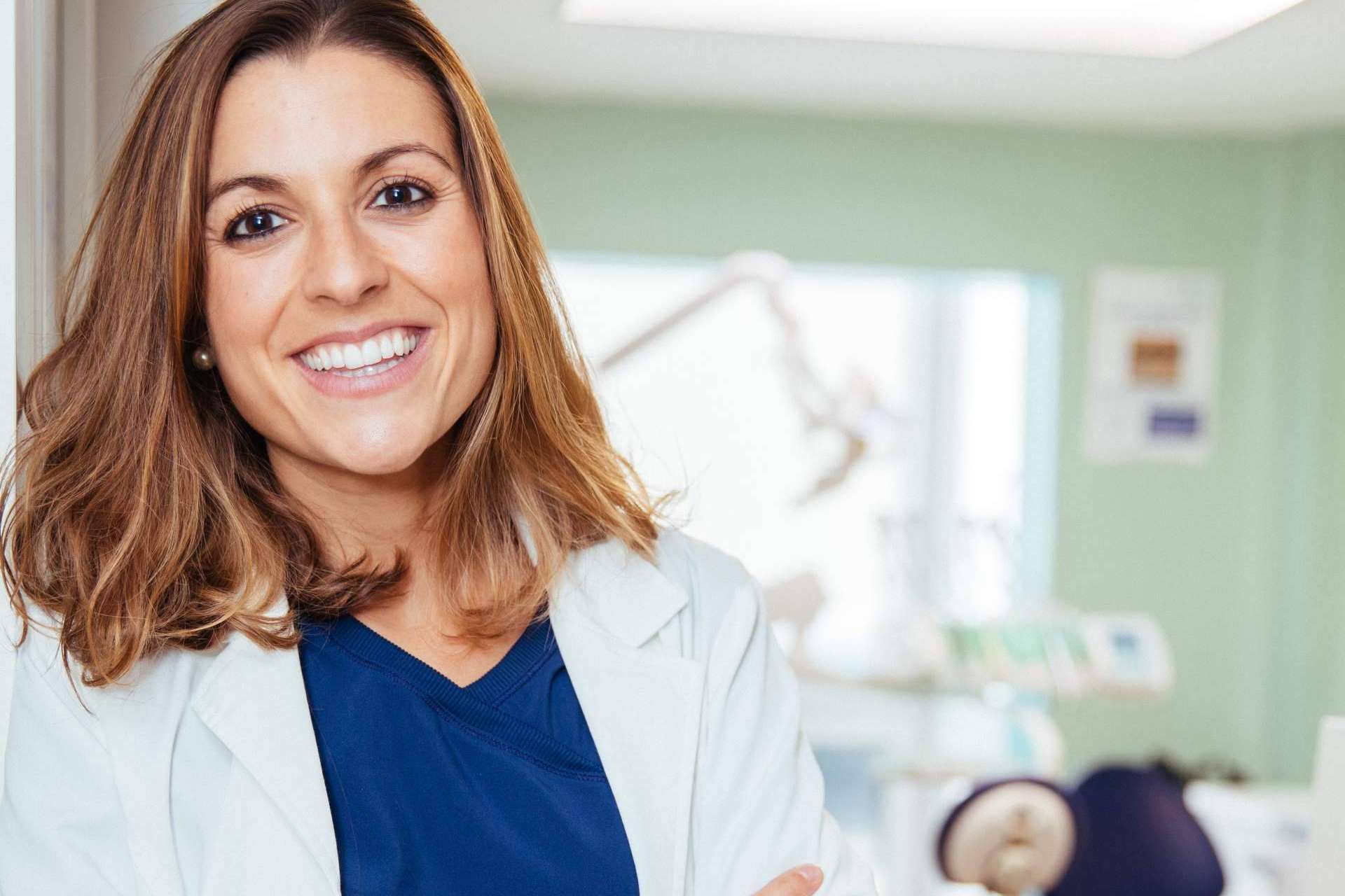 Dientes Redondos explica las 5 ventajas de la ortodoncia invisible Invisalign frente a los brackets