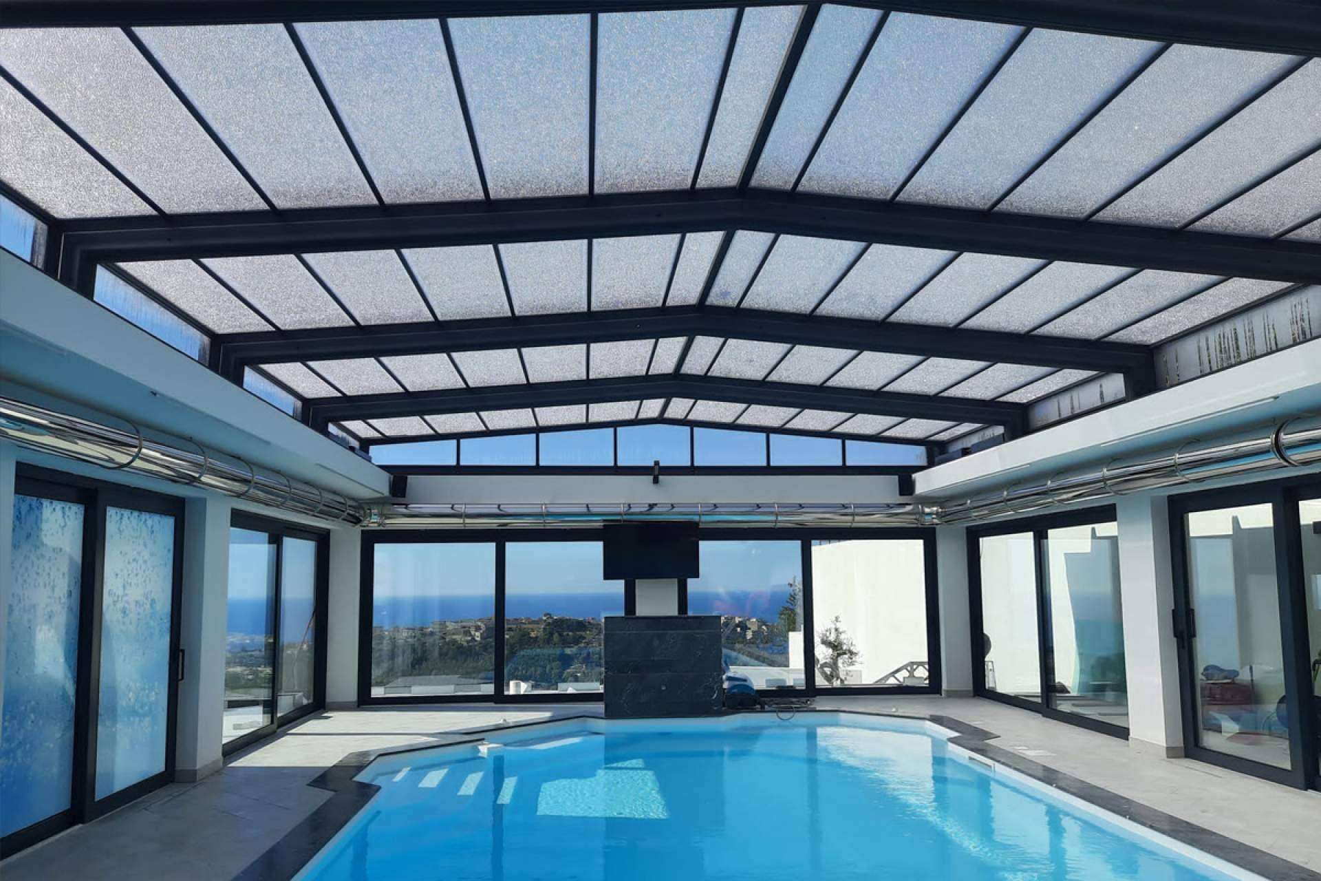 COVERTTO ofrece una gran variedad de cerramientos para piscinas