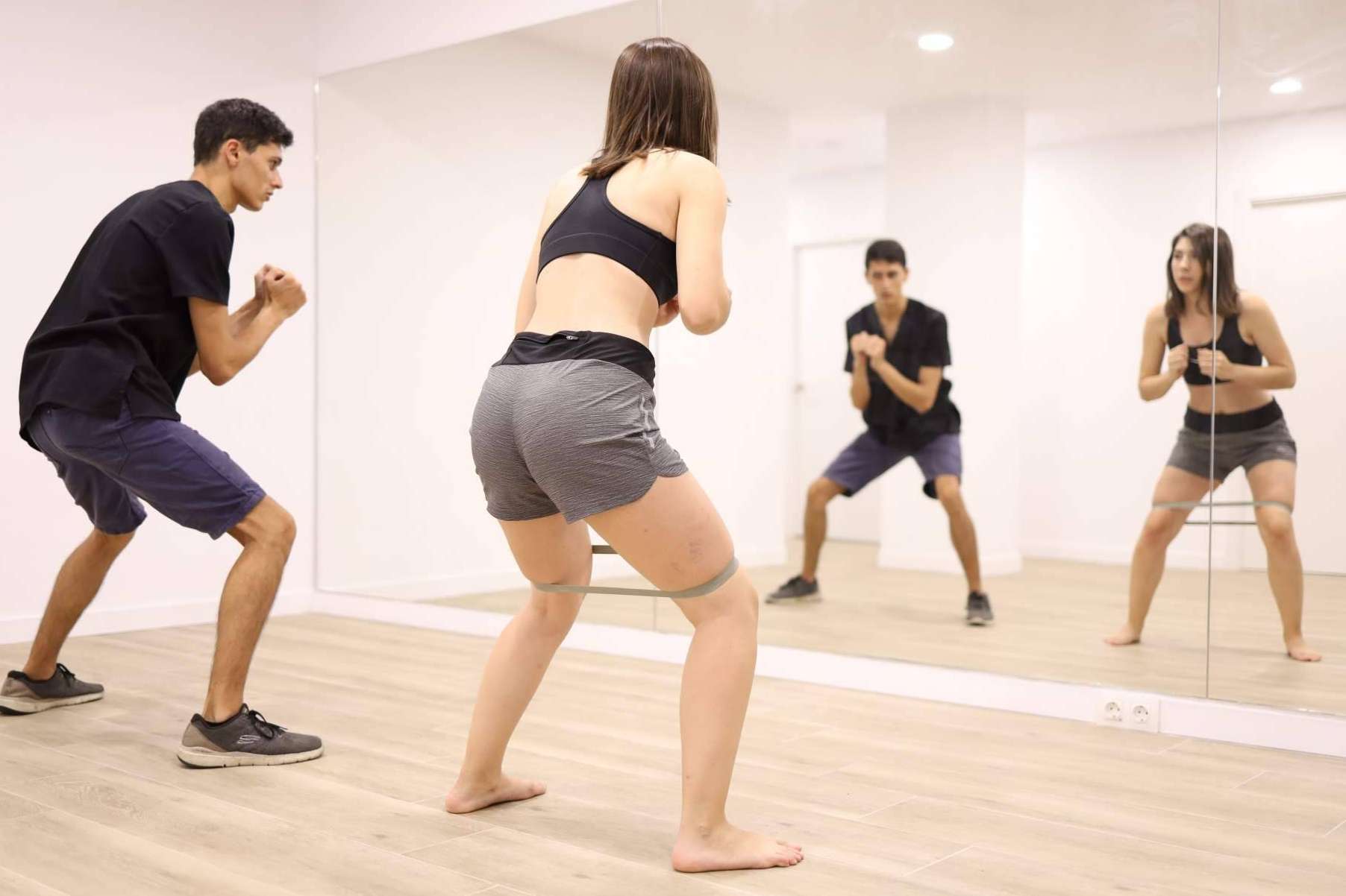 Carlos, fisioterapeuta deportivo y gerente de Clínica Axial, centro de Fisioterapia deportiva y rehabilitación en Barcelona, explica como trabaja un fisioterapeuta deportivo