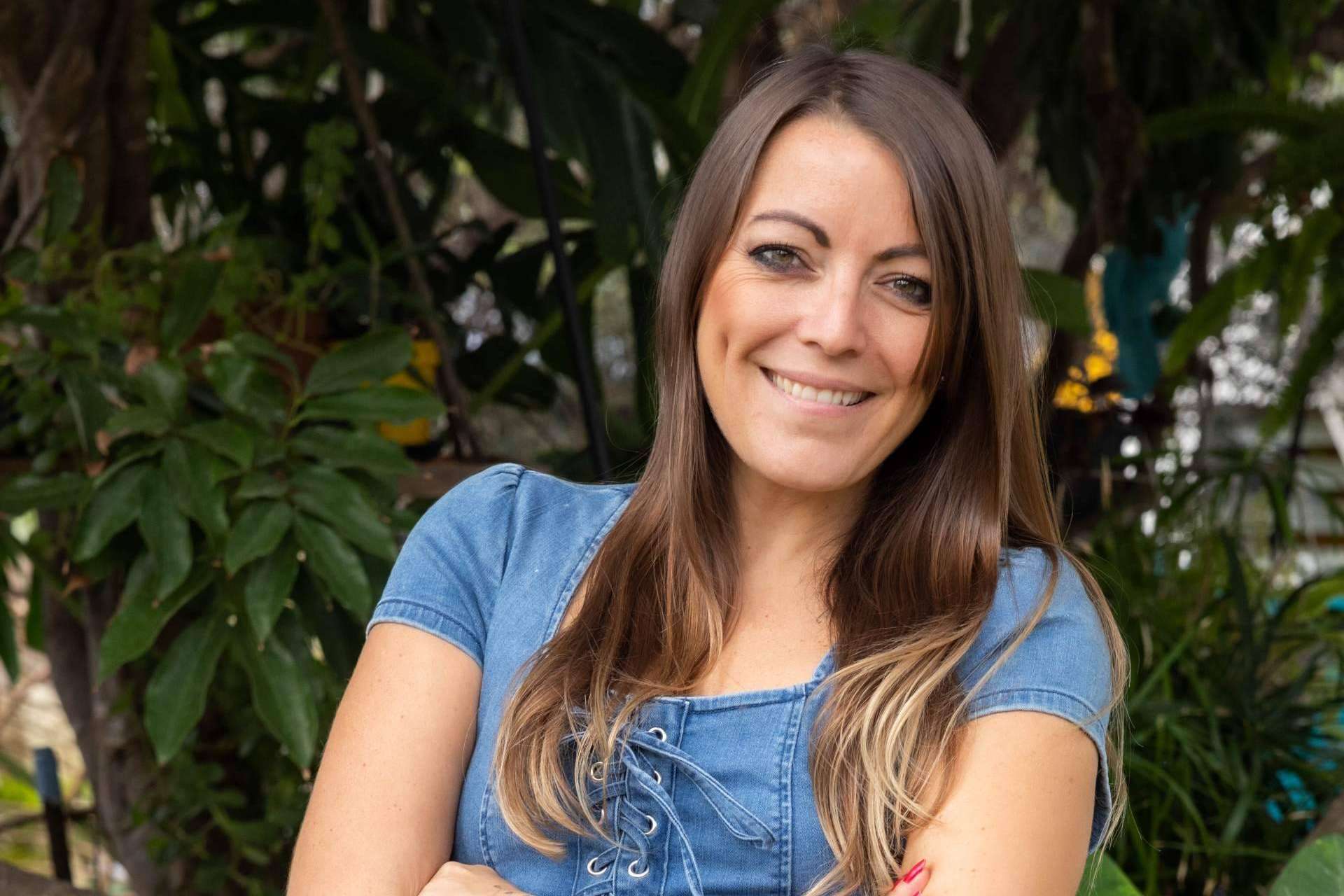 ¿Cómo feminizar una voz virilizada por los esteroides?