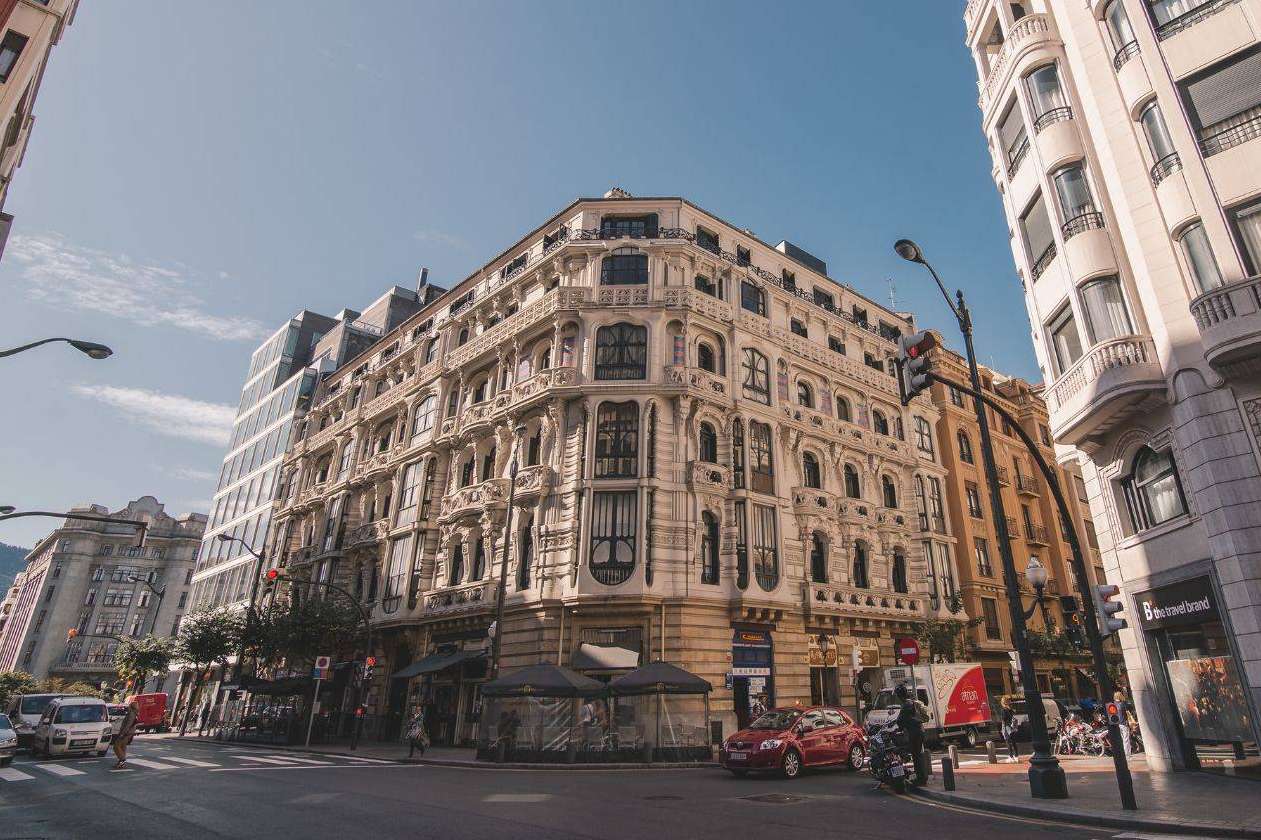 Invertir en bienes inmuebles de la mano de inversores inmobiliarios expertos para conseguir ingresos pasivos