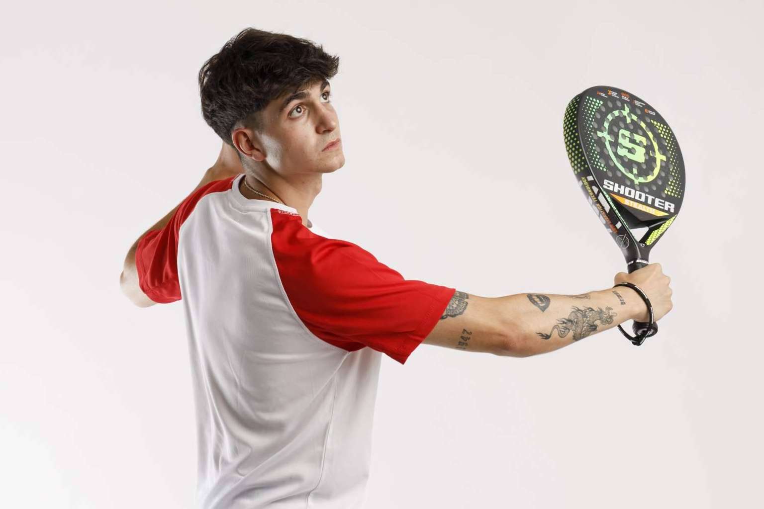 SHOOTER PADEL dispone de palas de pádel profesionales con un proceso de fabricación único que permite personalizar cada pala
