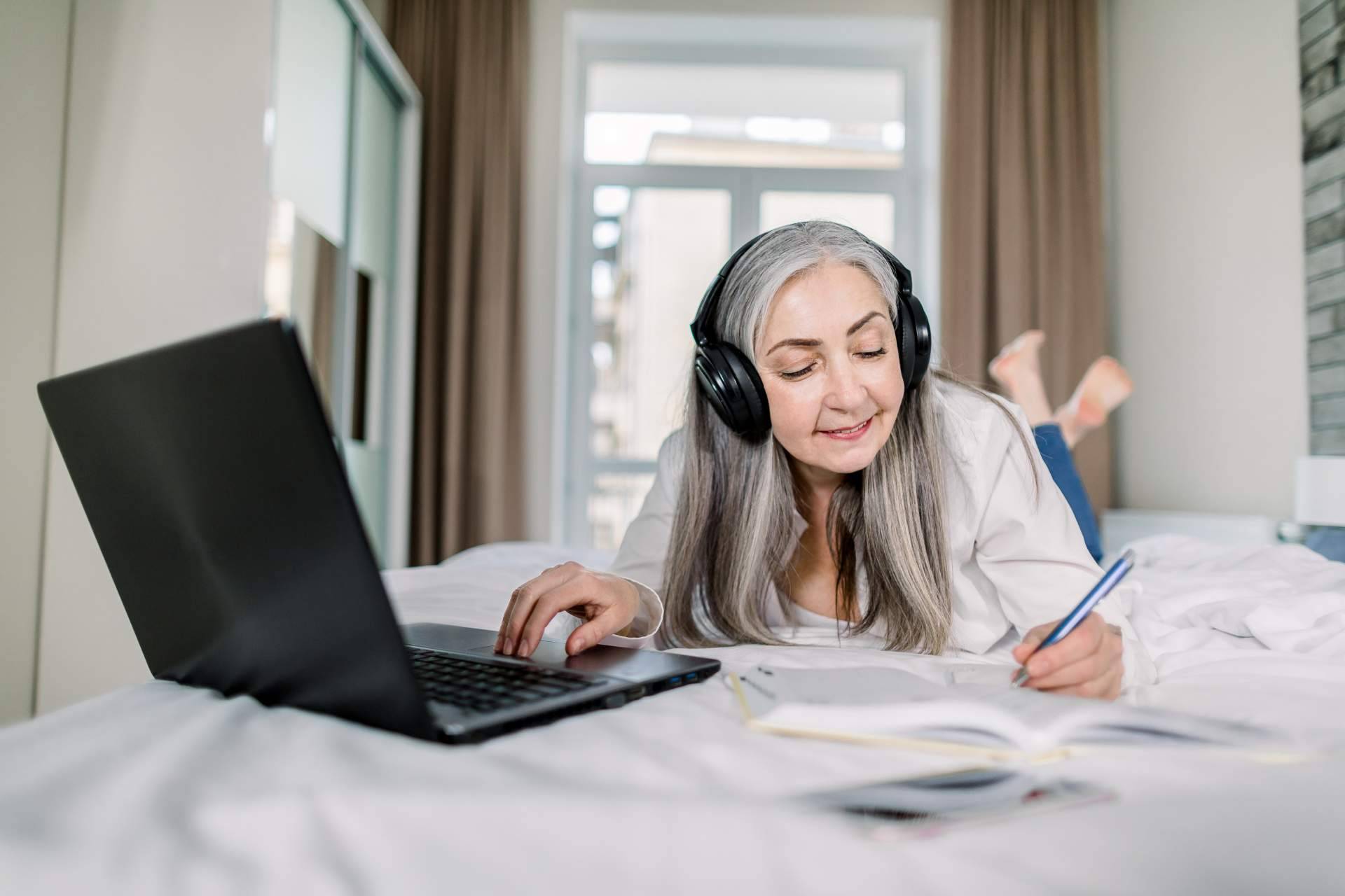 Conectar con potenciales clientes y vender fácilmente cursos online con las pautas y herramientas digitales de Funnelquik