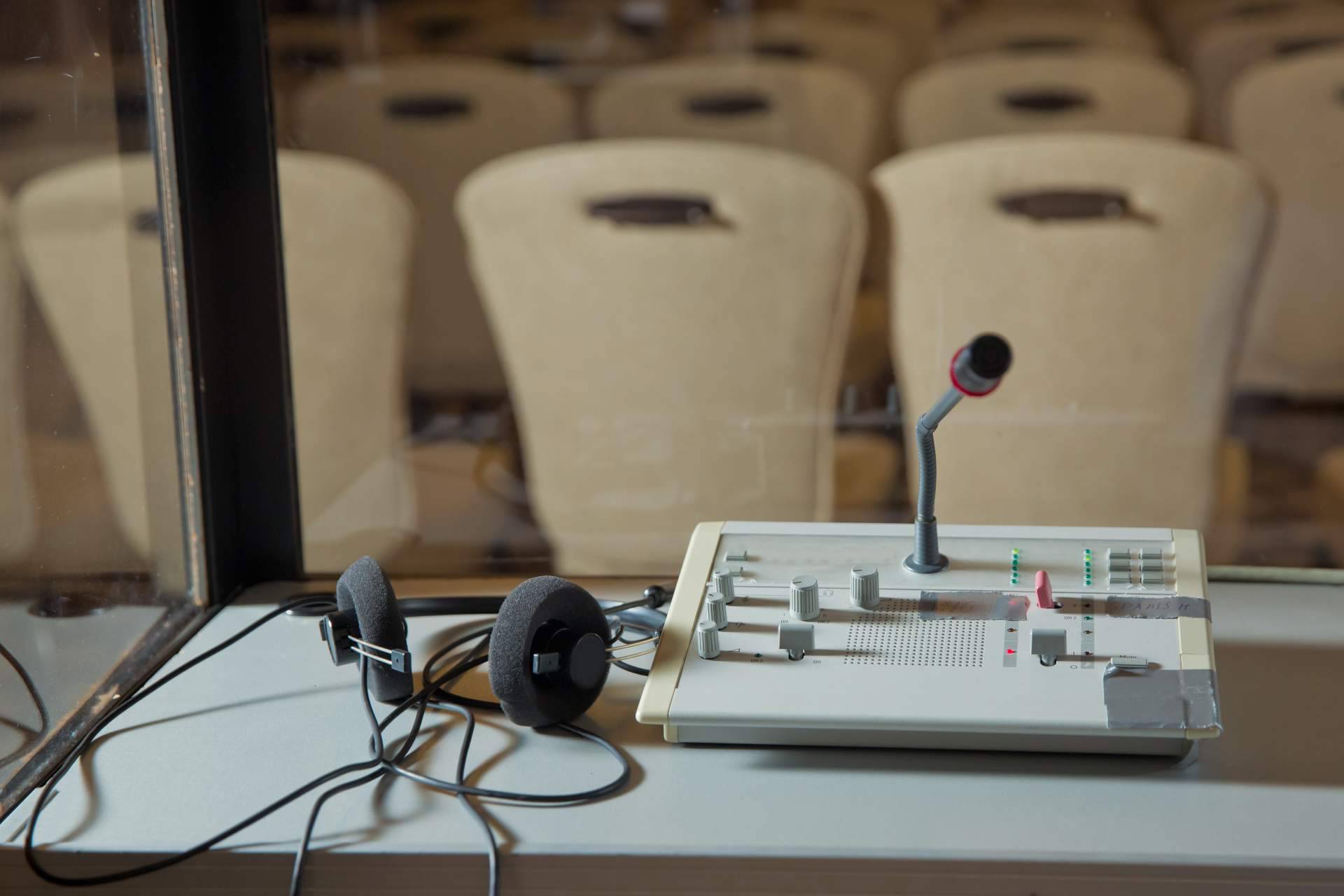 Un equipo de expertos en interpretación simultánea en Valencia ofrece sus servicios en Euterpe Translations
