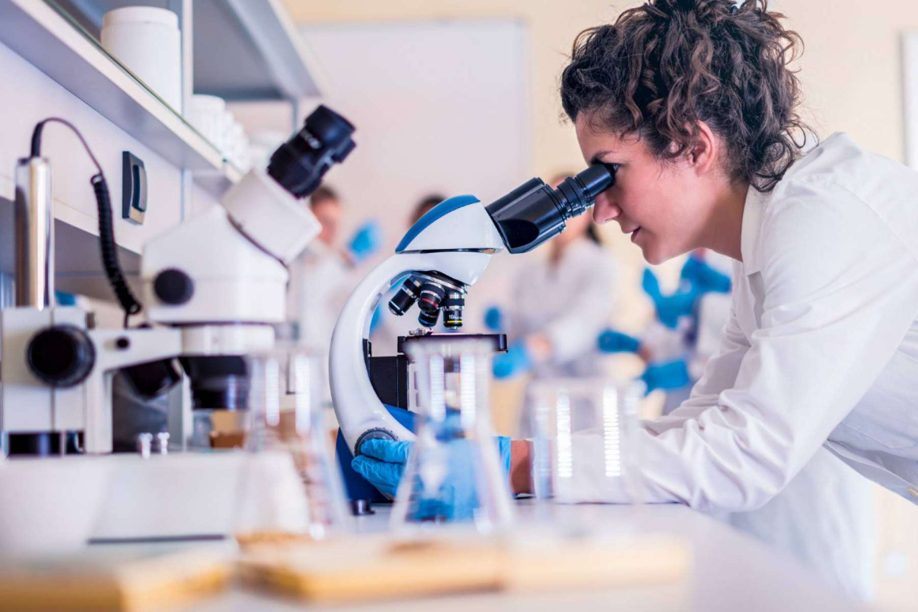 Valtria explica cómo garantizar la seguridad farmacéutica instalando áreas de contención y bioseguridad y salas blancas