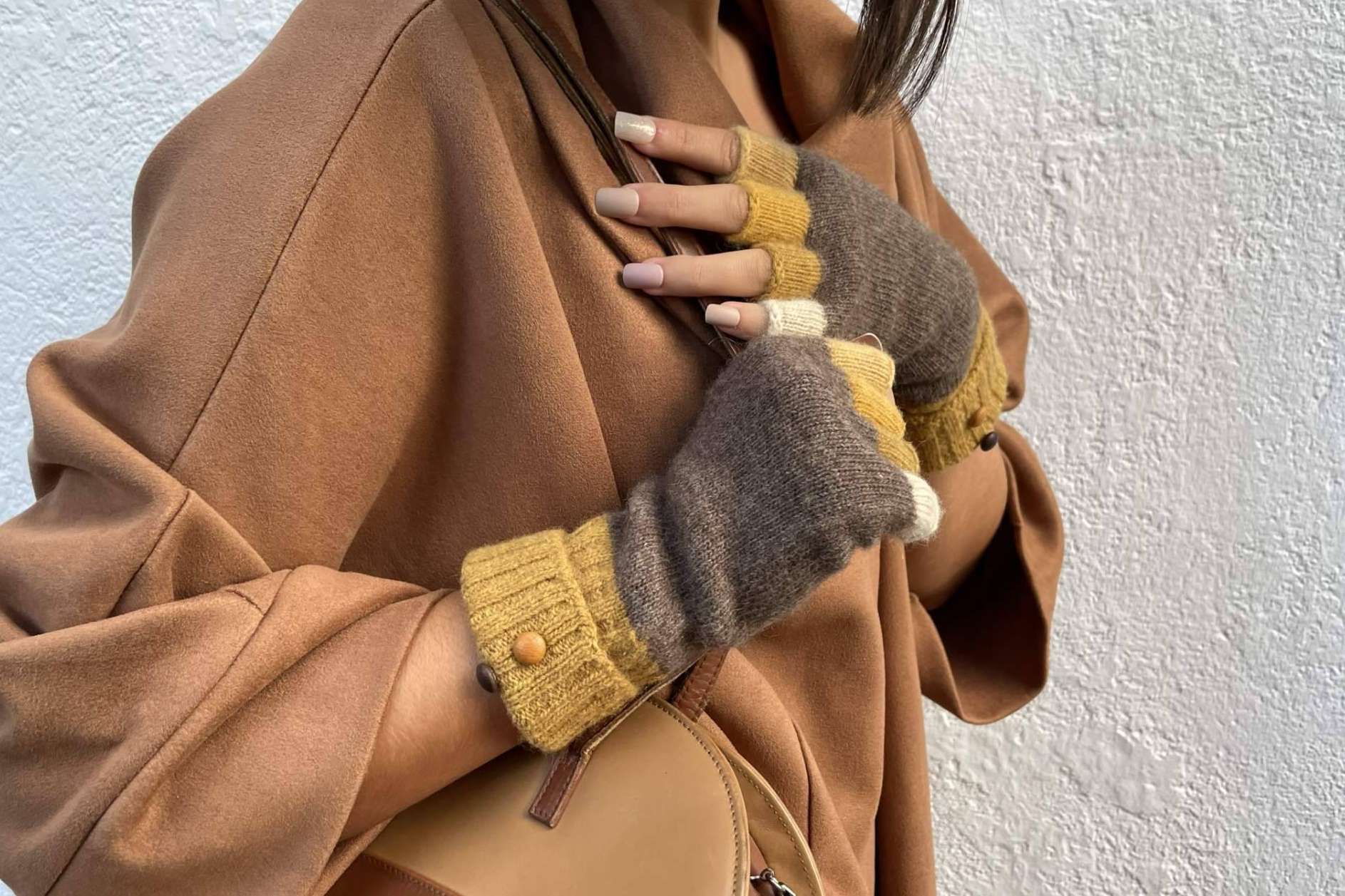 Los guantes mitones, el complemento de moda en Santacana