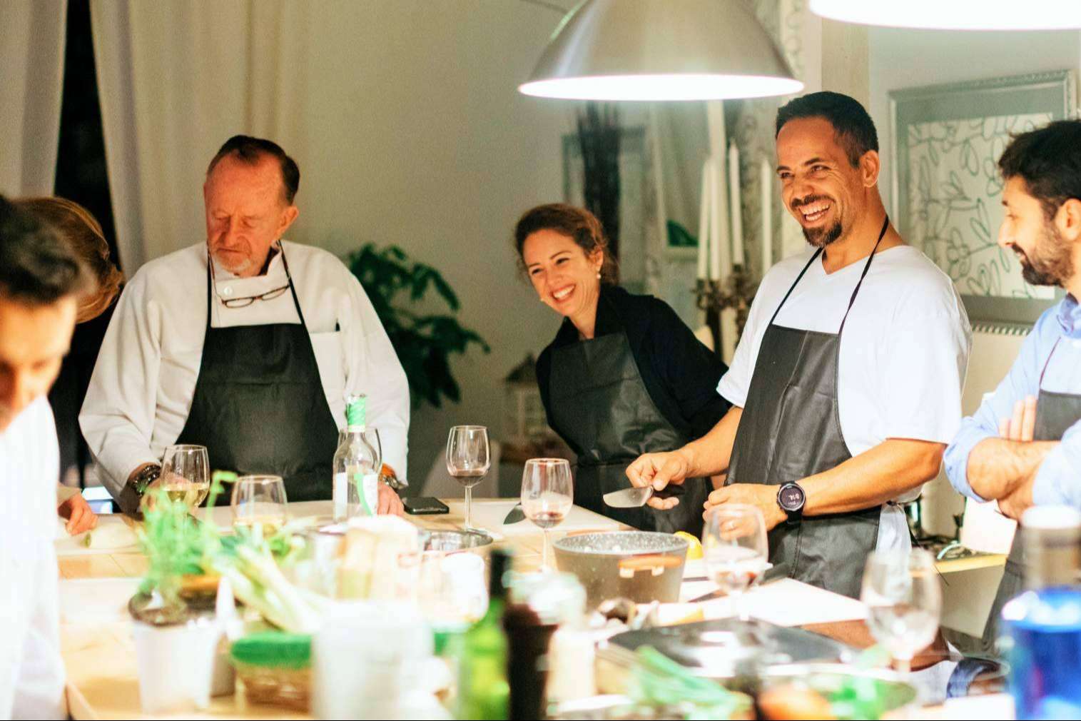 Teambuildings de talleres de cocina para empresas, con Just Royal BCN