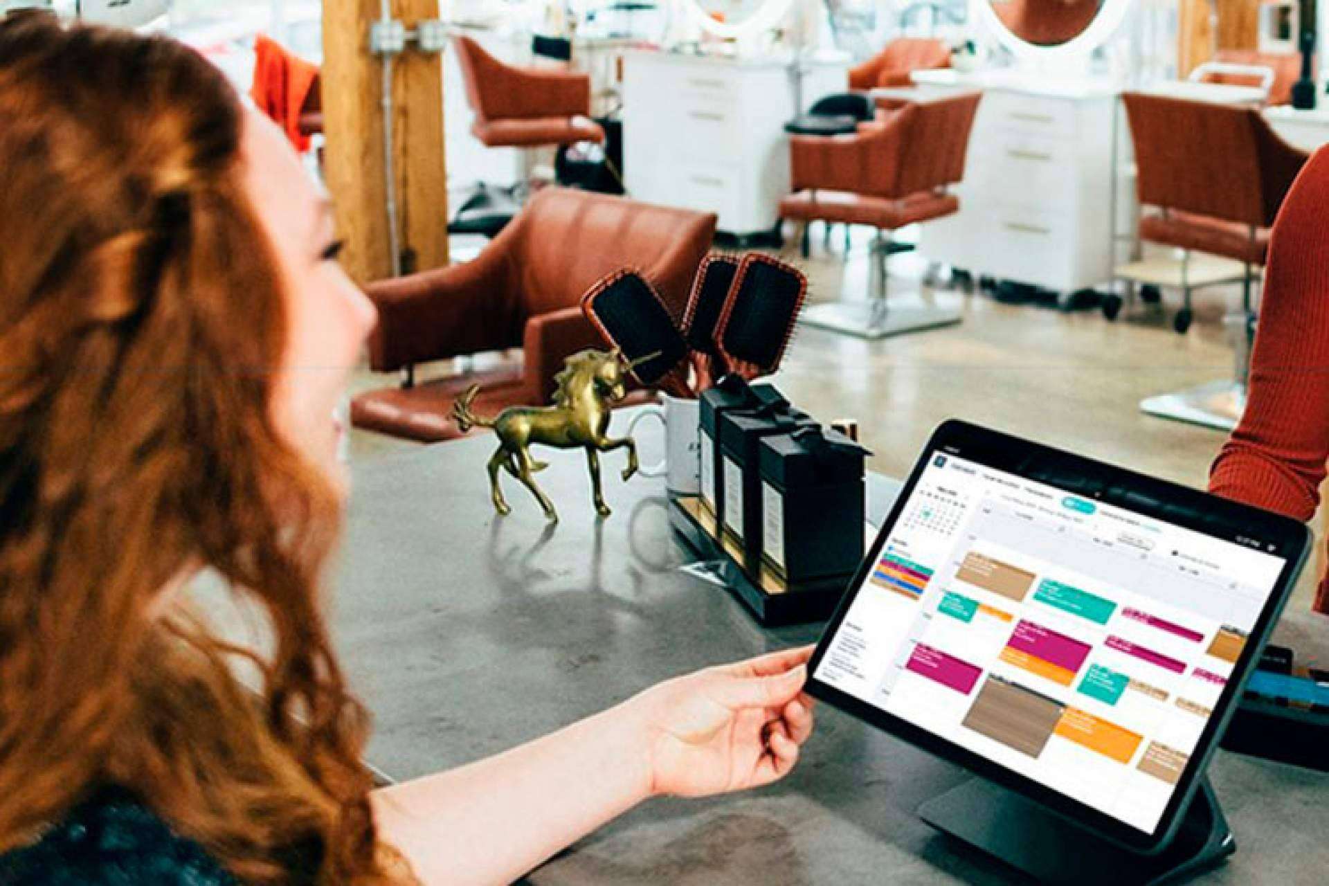 ¿Cómo funciona el sistema de reservas de Bookitit y con qué empresas pueden trabajar?