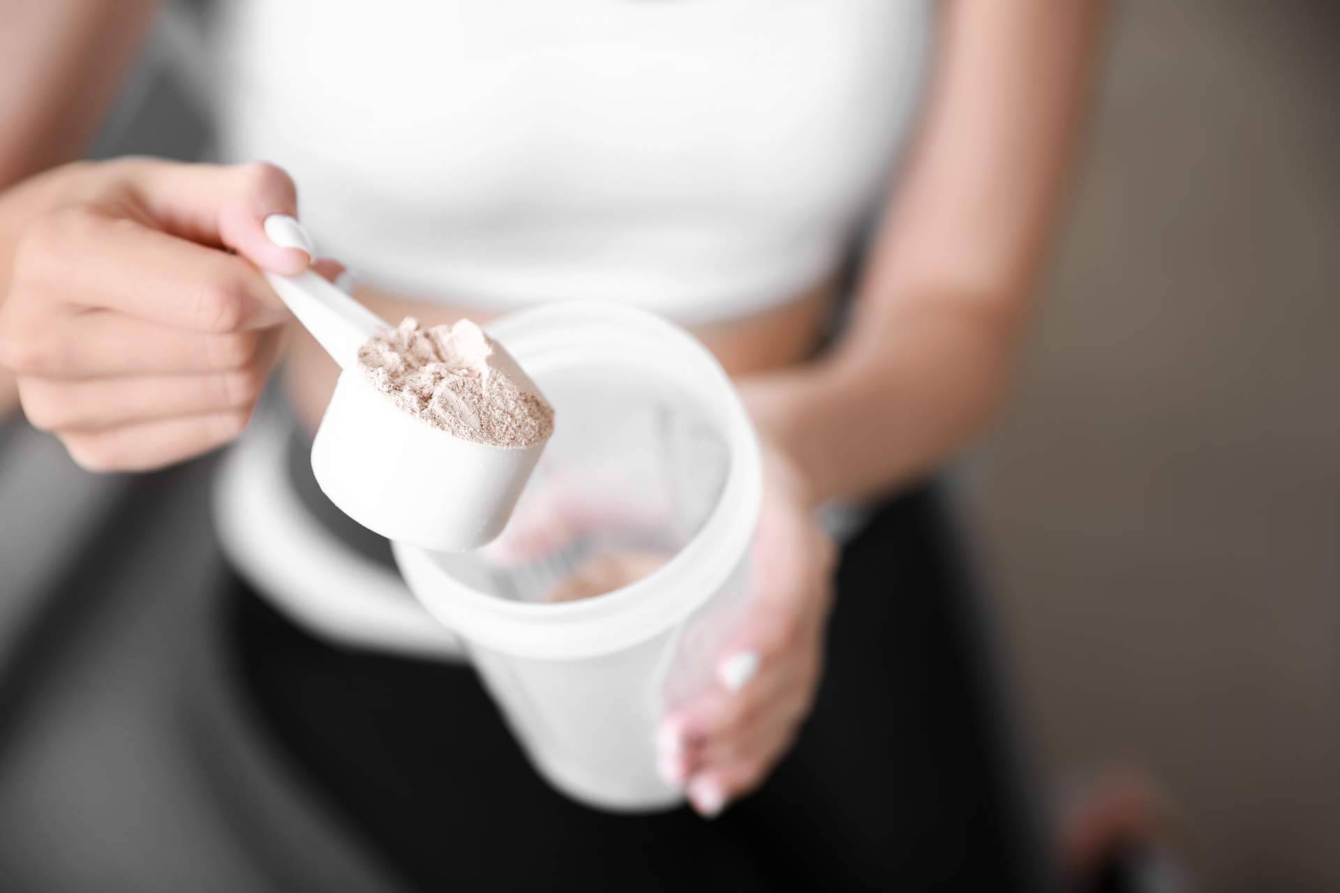 La proteína en polvo puede provocar daño renal, según PmTeamWomanFit