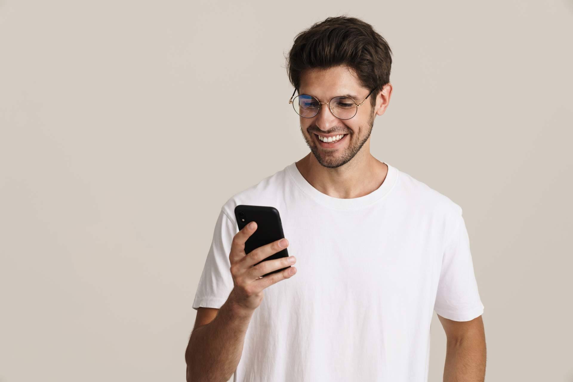 En qué consiste la estrategia de venta de MercApp apoyada en WhatsApp