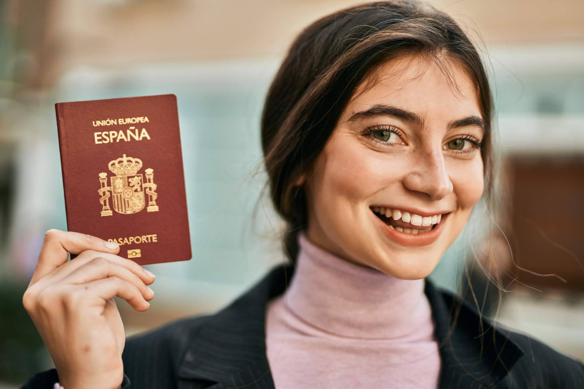 Los nietos de españoles pueden obtener la nacionalidad española con la nueva Ley de Memoria Democrática, por Registro Civil