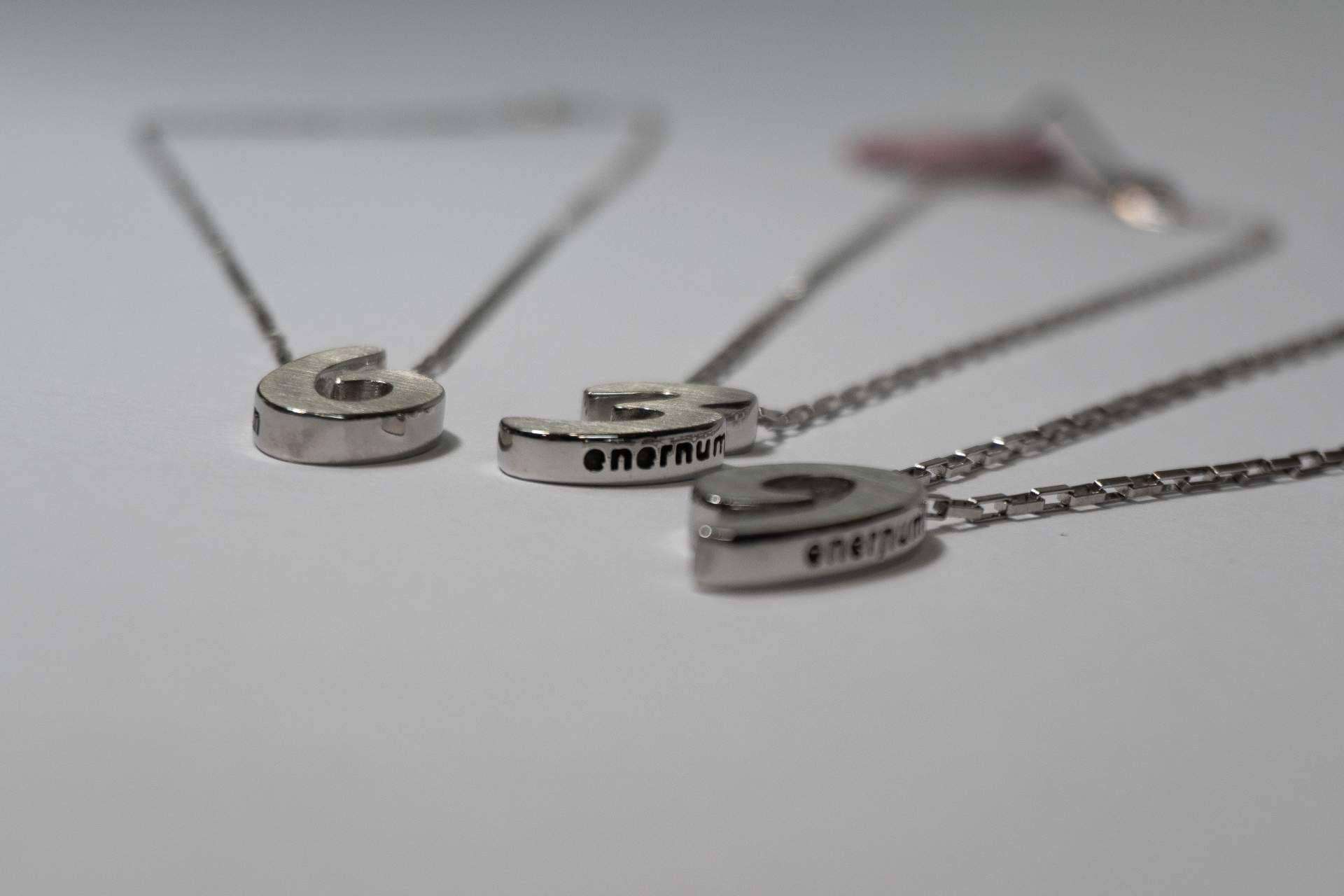 Enernum presenta su colección de joyas artesanales para regalo especial de estas navidades