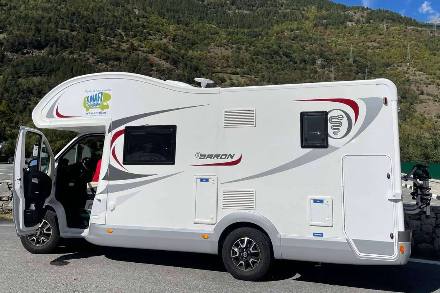 Alquilar varios modelos de autocaravanas a un precio económico con todo incluido con Amafi Caravaning