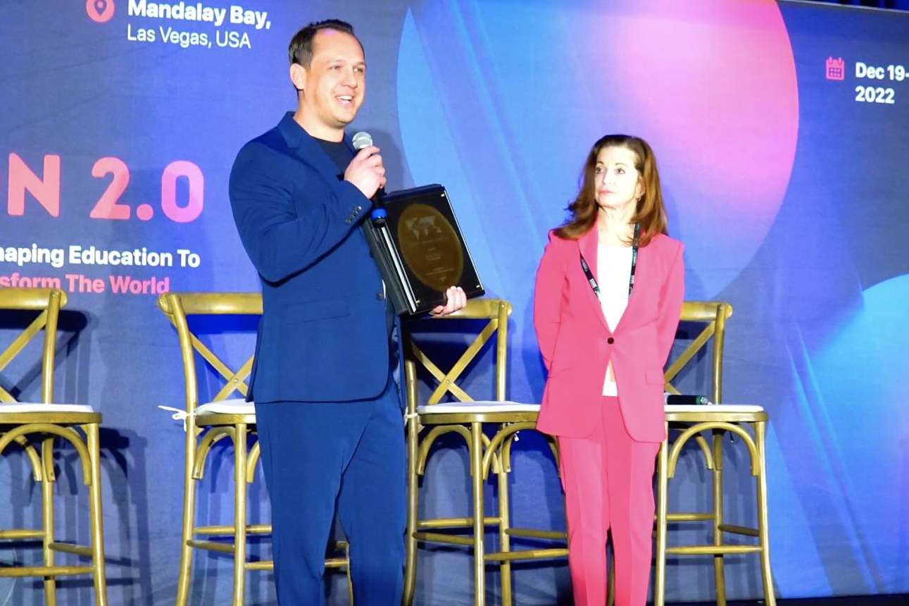 Rony Jabour fue premiado en Las Vegas por sus trabajos prestados a la educación