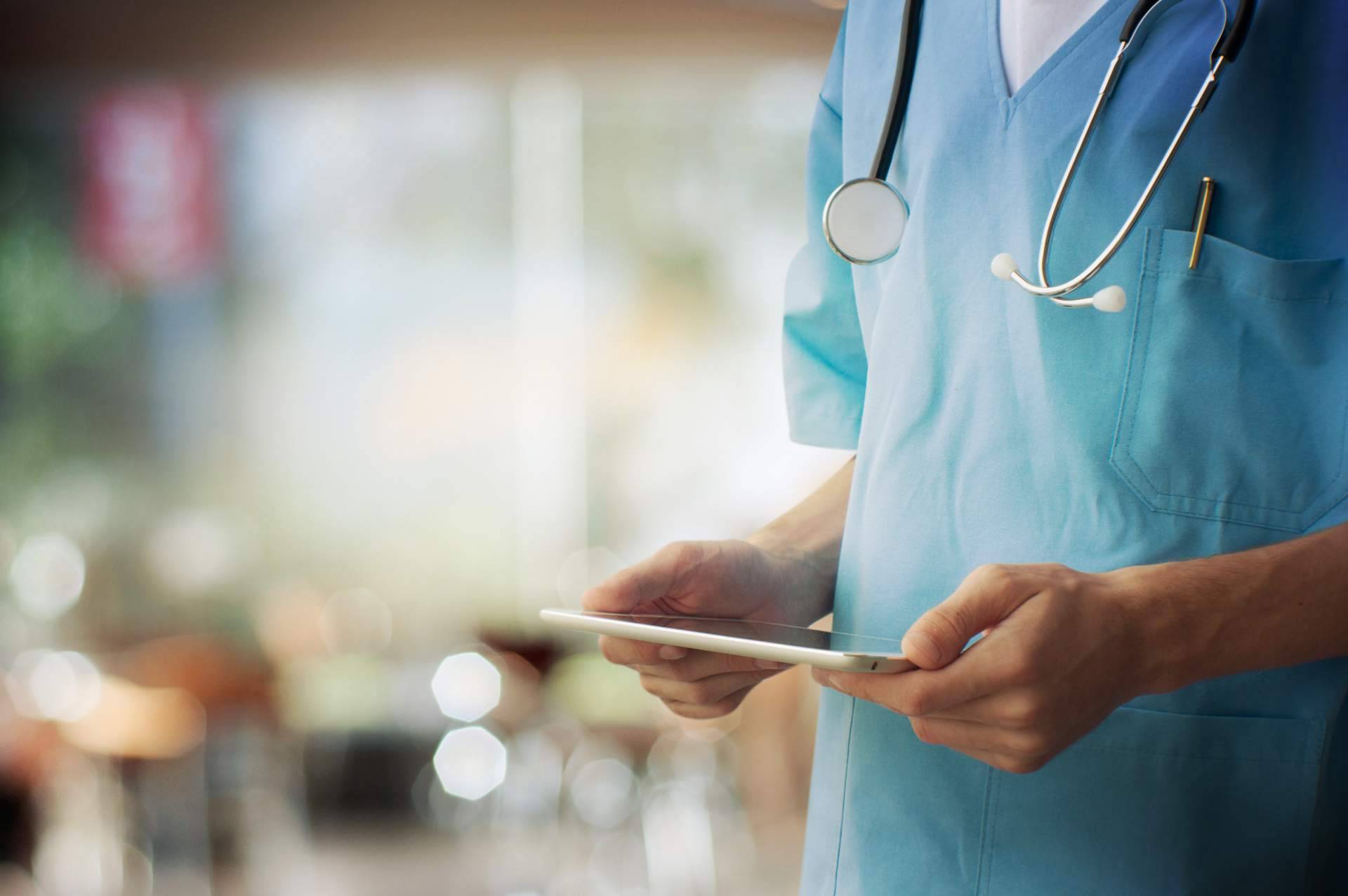 AFOE Formación ayuda a aprobar las oposiciones con cursos homologados para sanitarios