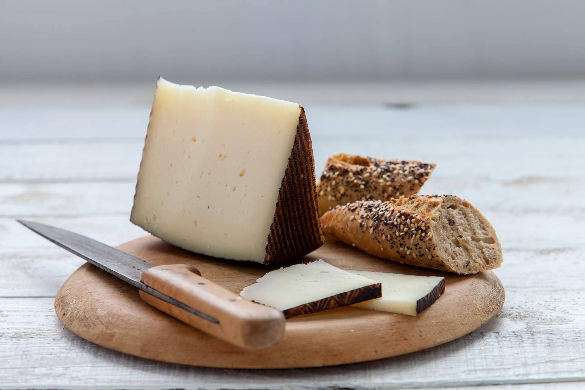 Sabores de Tallante, una quesería artesana española galardonada por sus quesos de cabra artesanos