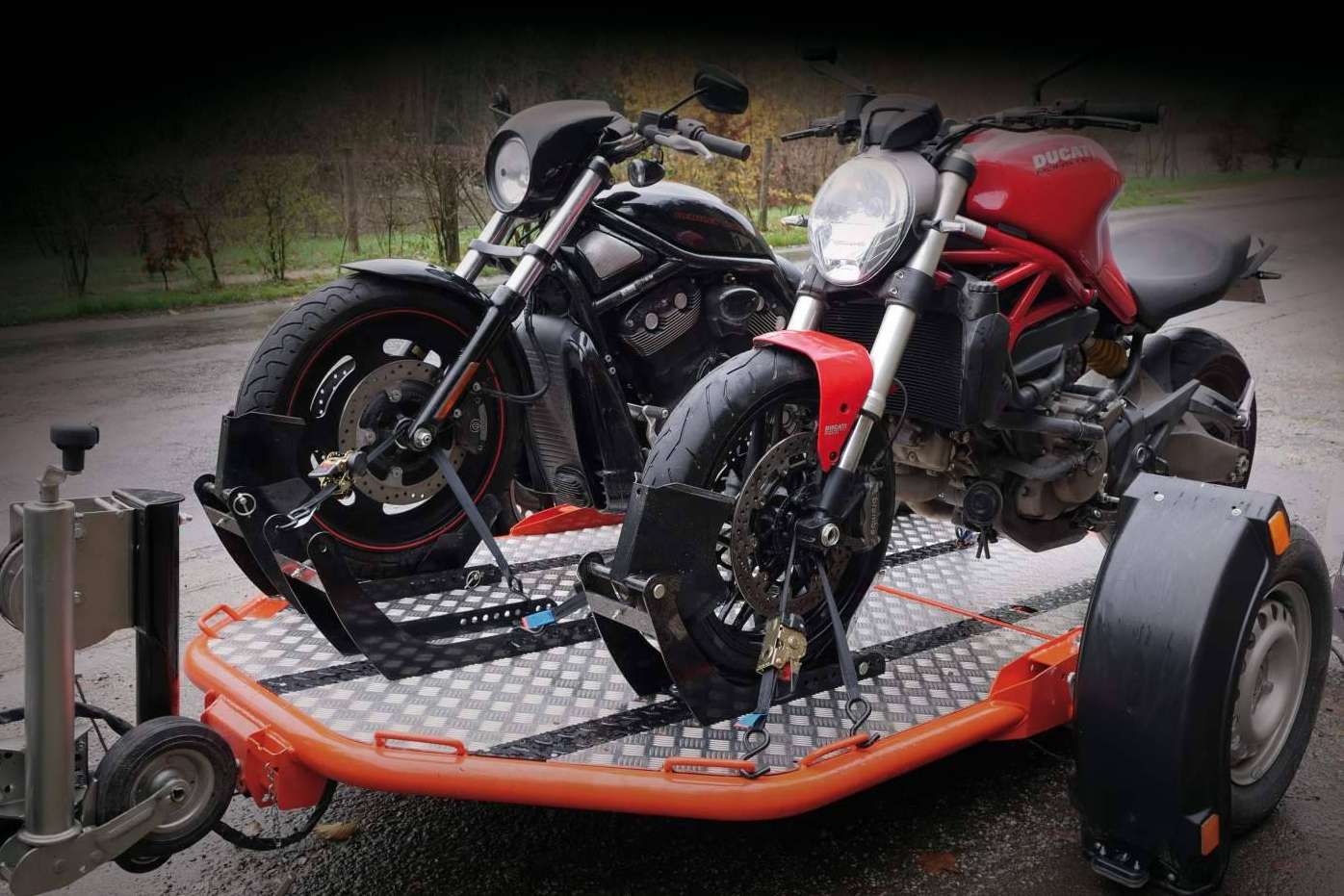 Los remolques de moto abatibles y plegables de Busco Remolque revolucionan la movilidad