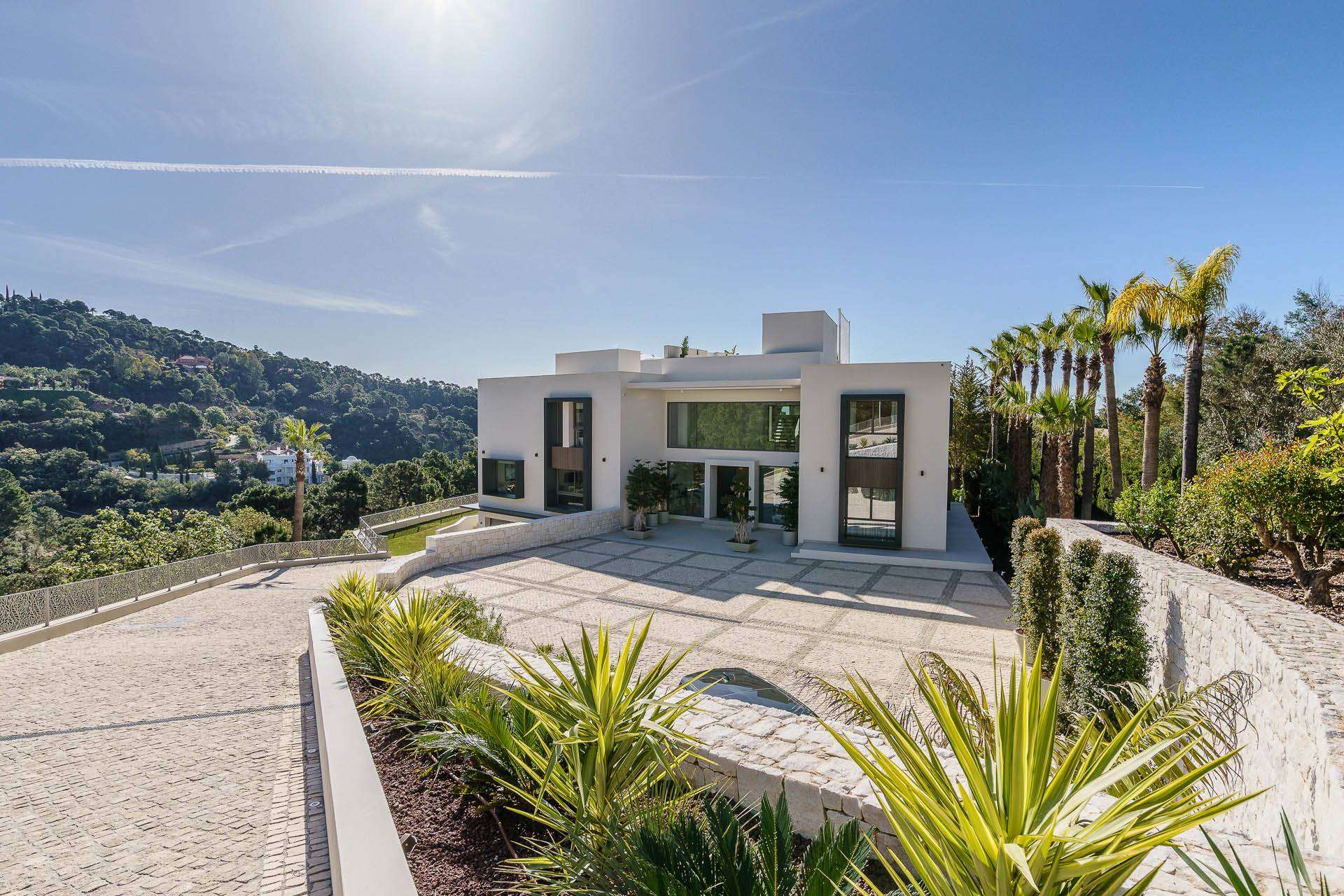 Zeuthen & Company dispone en su catálogo de villas de lujo en La Zagaleta, Marbella, uno de los complejos inmobiliarios más lujosos de Europa